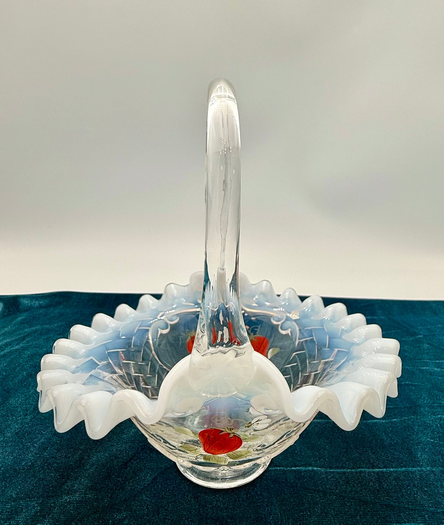VINTAGE 1980s FENTON HAND-PAINTED STRAWBERRY BASKET – OPALESCENT GLASS WITH RUFFLED EDGE – 8x6.5 IN – EXCELLENT CONDITION