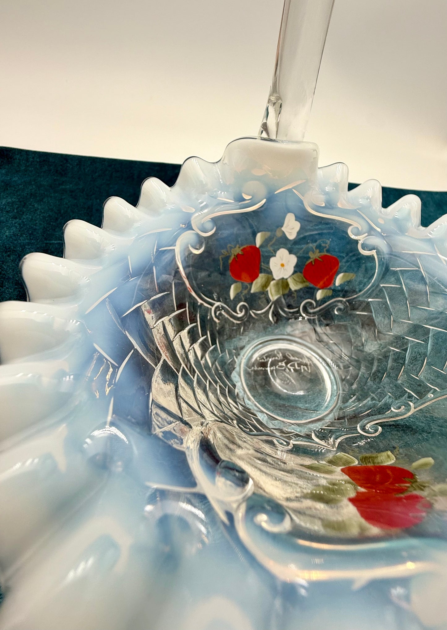 VINTAGE 1980s FENTON HAND-PAINTED STRAWBERRY BASKET – OPALESCENT GLASS WITH RUFFLED EDGE – 8x6.5 IN – EXCELLENT CONDITION