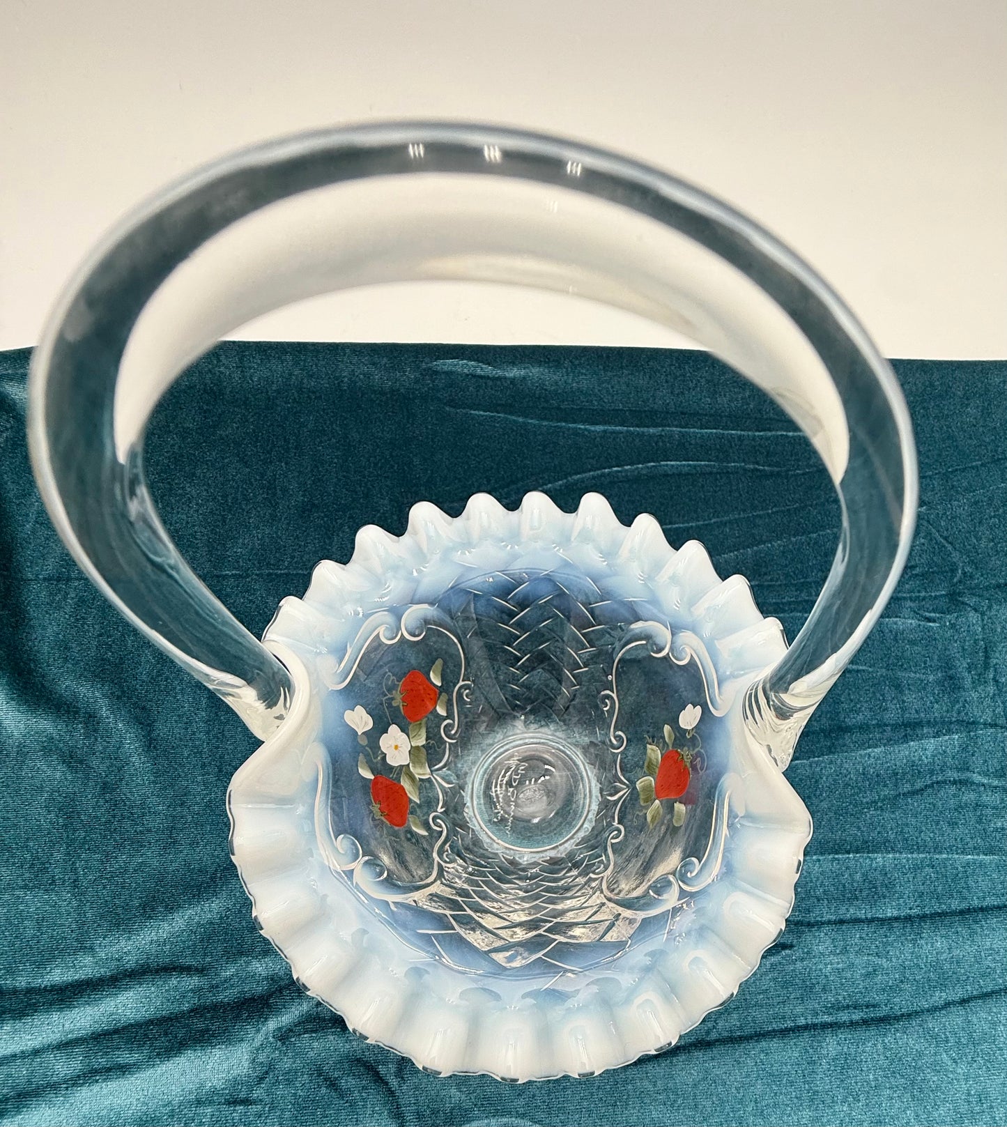 VINTAGE 1980s FENTON HAND-PAINTED STRAWBERRY BASKET – OPALESCENT GLASS WITH RUFFLED EDGE – 8x6.5 IN – EXCELLENT CONDITION