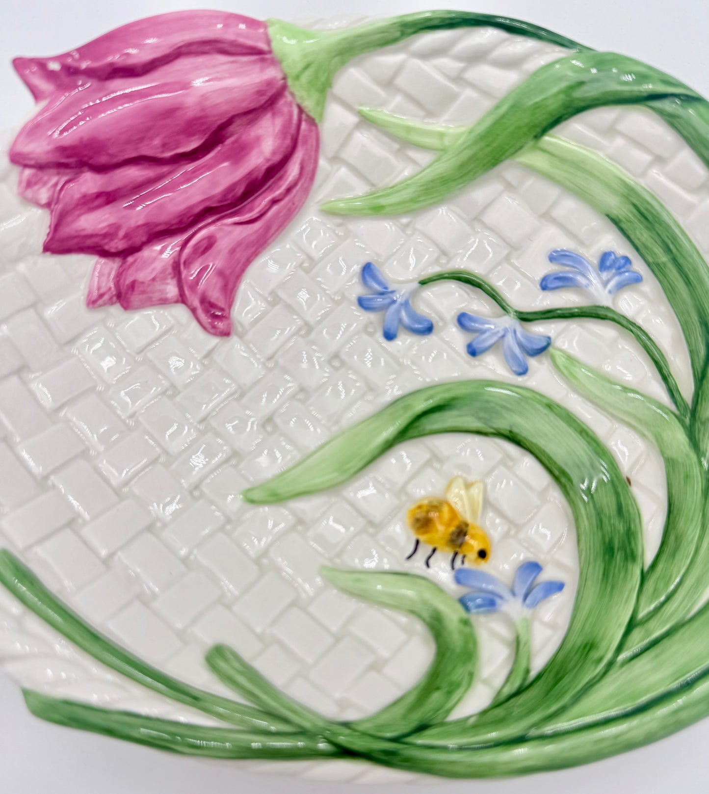 FITZ AND FLOYD ESSENTIALS “TULIP & BEE” HAND-PAINTED CERAMIC PLATE