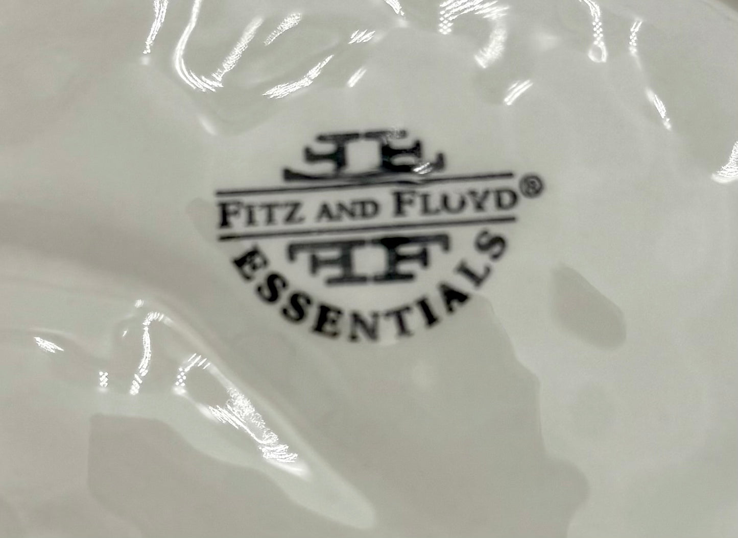 FITZ AND FLOYD ESSENTIALS “TULIP & BEE” HAND-PAINTED CERAMIC PLATE