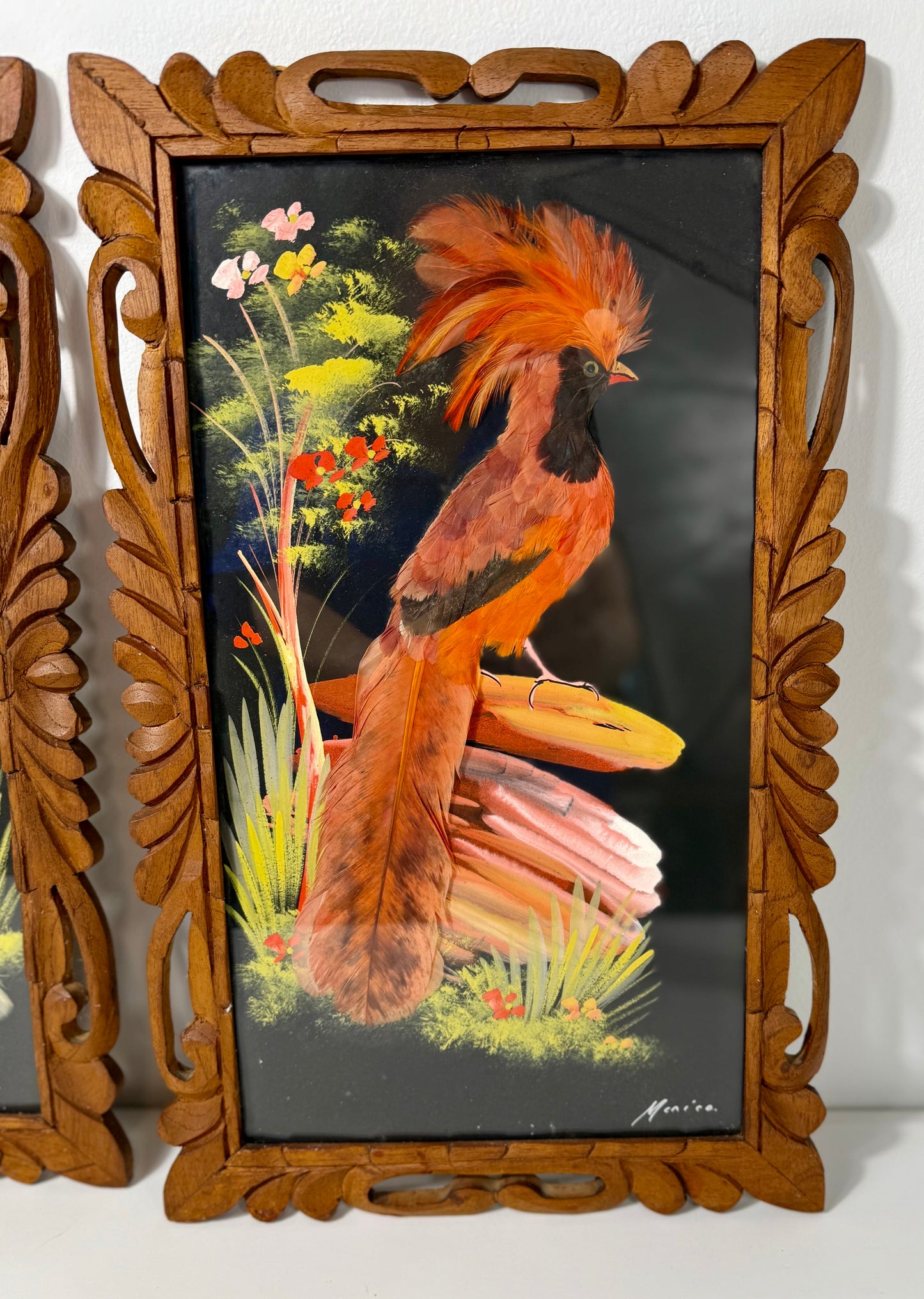 VINTAGE MEXICAN FEATHER ART – HANDCRAFTED EXOTIC BIRD PAIR IN CARVED WOOD FRAMES | MID-CENTURY FOLK ART