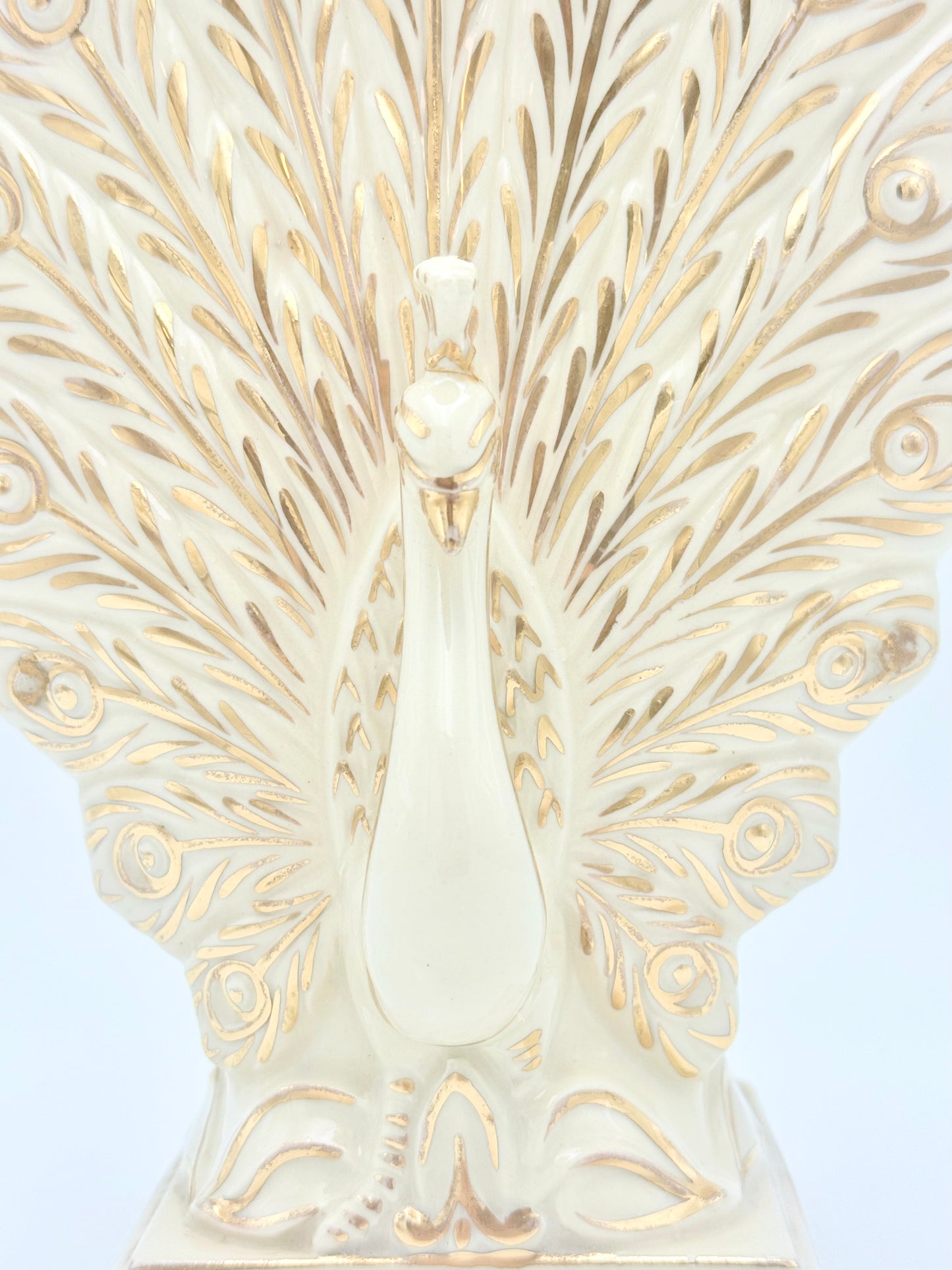 VINTAGE IVORY AND GOLD PEACOCK VASE – MID-CENTURY HOLLYWOOD REGENCY CERAMIC – ELEGANT P198 POTTERY PLANTER
