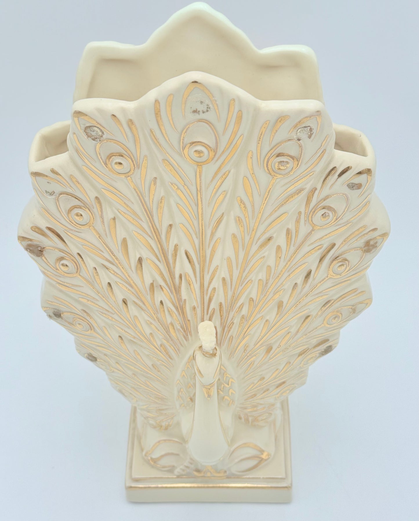 VINTAGE IVORY AND GOLD PEACOCK VASE – MID-CENTURY HOLLYWOOD REGENCY CERAMIC – ELEGANT P198 POTTERY PLANTER