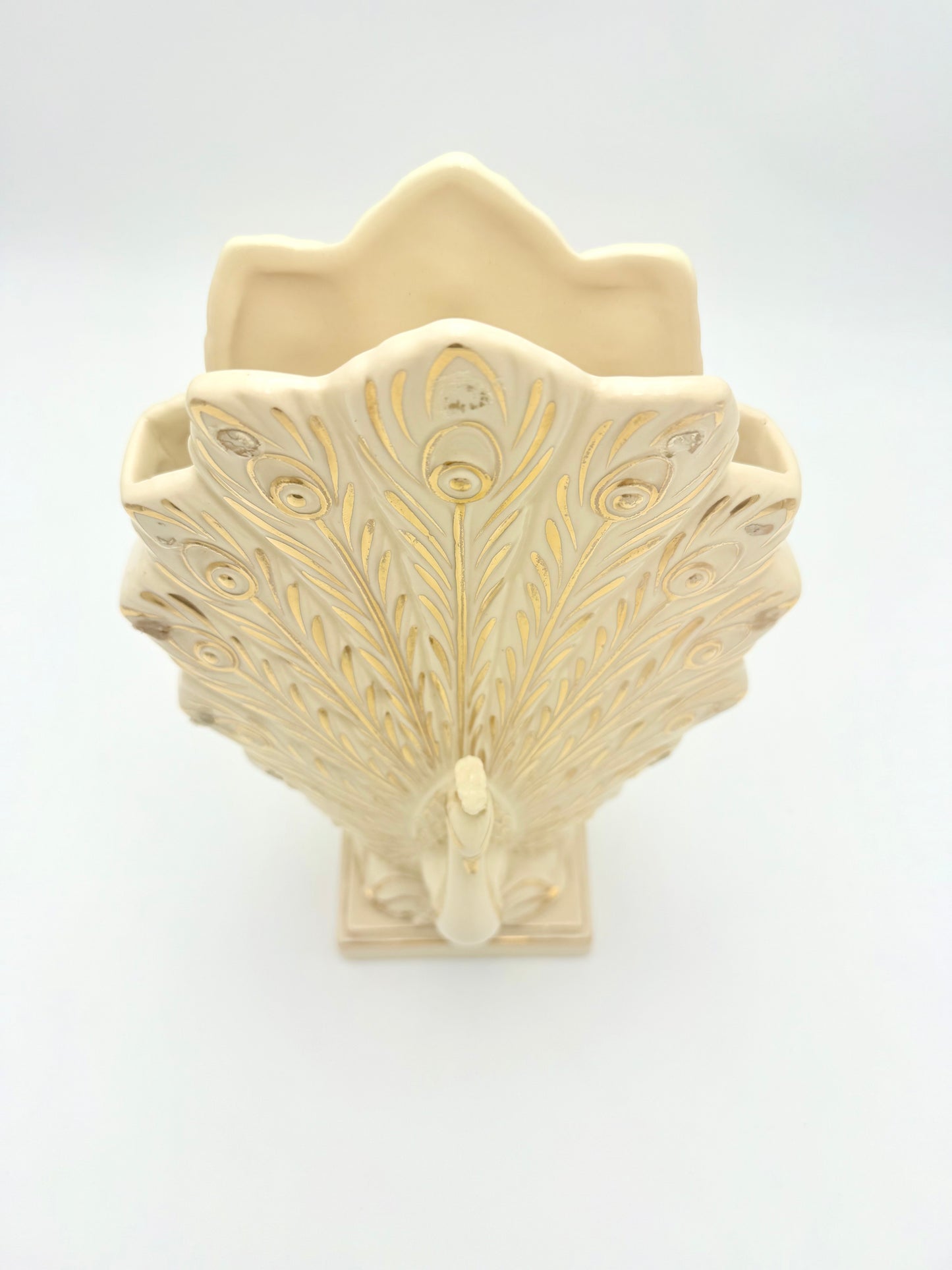 VINTAGE IVORY AND GOLD PEACOCK VASE – MID-CENTURY HOLLYWOOD REGENCY CERAMIC – ELEGANT P198 POTTERY PLANTER