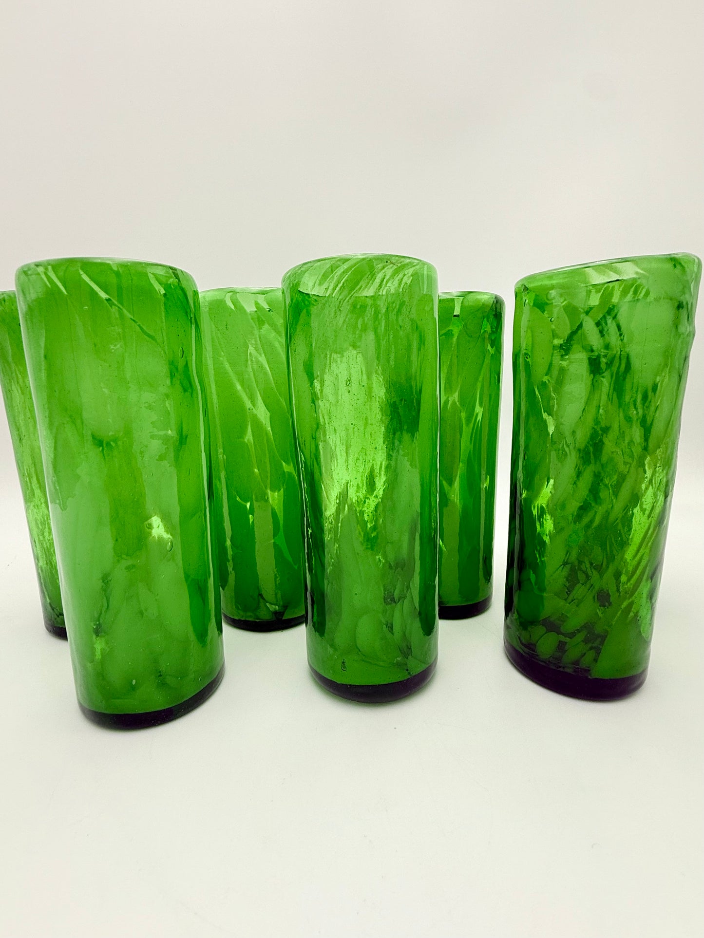 VINTAGE HAND BLOWN GREEN GLASS TUMBLERS – SET OF 7 ARTISAN SWIRL DRINKING GLASSES MID CENTURY MODERN BARWARE