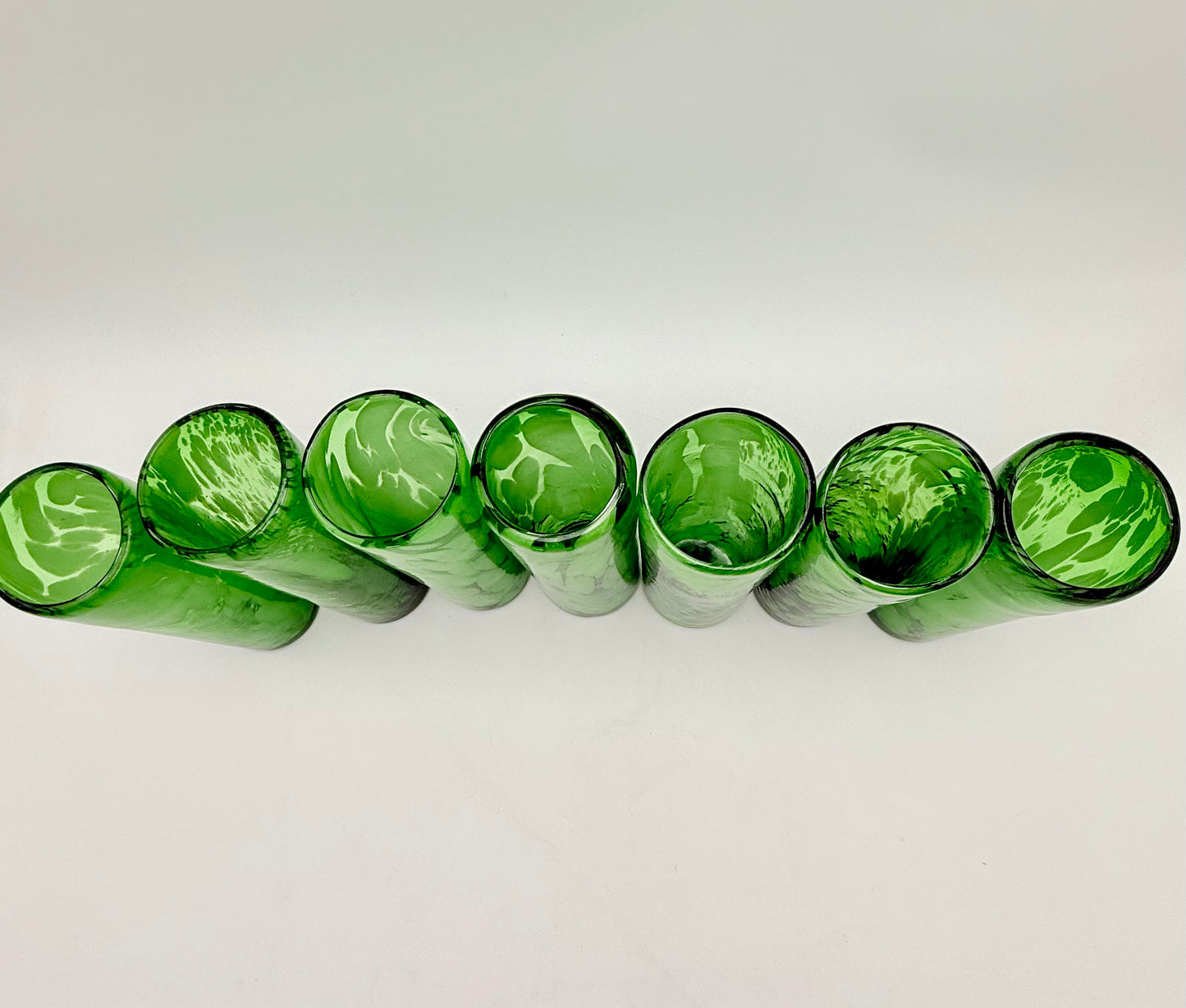 VINTAGE HAND BLOWN GREEN GLASS TUMBLERS – SET OF 7 ARTISAN SWIRL DRINKING GLASSES MID CENTURY MODERN BARWARE