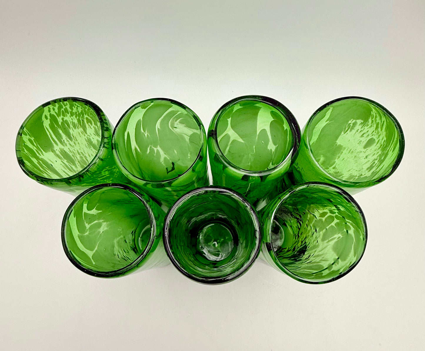 VINTAGE HAND BLOWN GREEN GLASS TUMBLERS – SET OF 7 ARTISAN SWIRL DRINKING GLASSES MID CENTURY MODERN BARWARE
