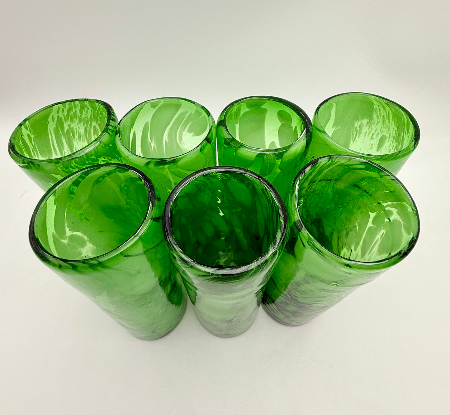 VINTAGE HAND BLOWN GREEN GLASS TUMBLERS – SET OF 7 ARTISAN SWIRL DRINKING GLASSES MID CENTURY MODERN BARWARE