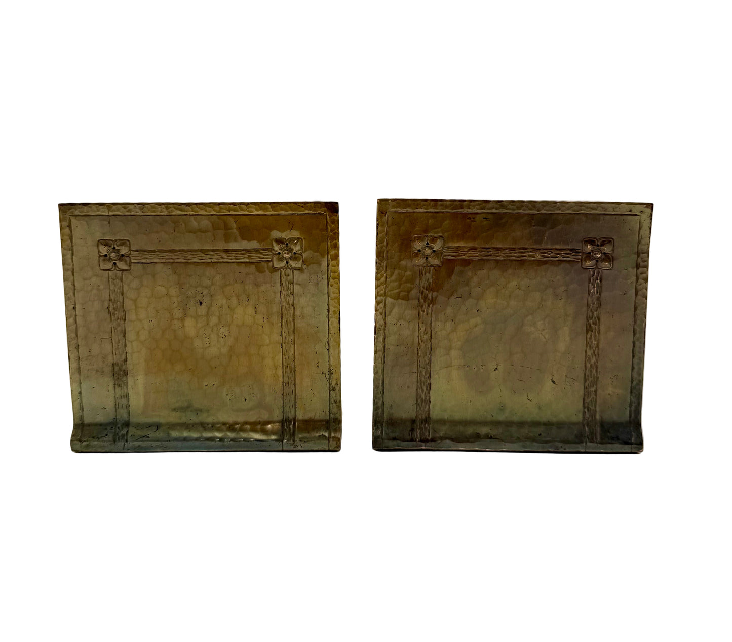 ANTIQUE ARTS & CRAFTS HAMMERED BRASS BOOKENDS • FLORAL & BRAIDED BORDER • HB MAKER’S MARK • CIRCA 1905–1920