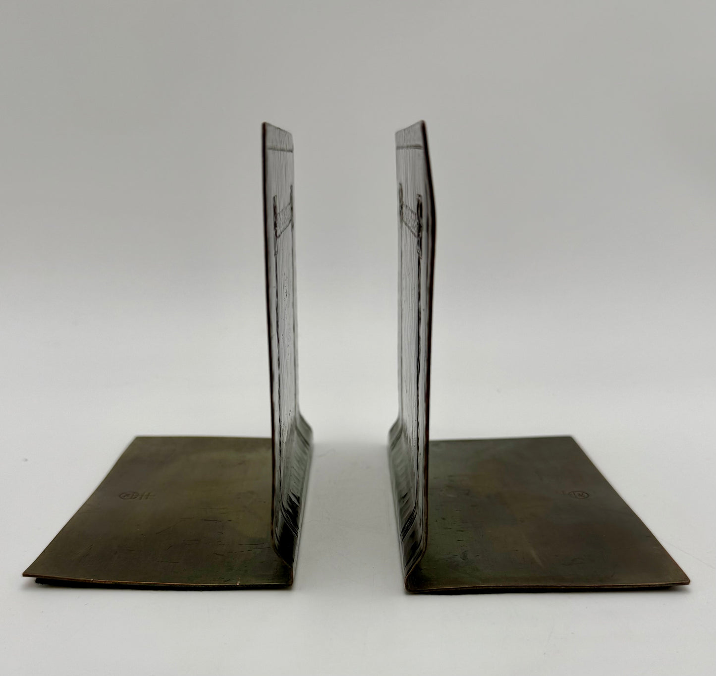 ANTIQUE ARTS & CRAFTS HAMMERED BRASS BOOKENDS • FLORAL & BRAIDED BORDER • HB MAKER’S MARK • CIRCA 1905–1920