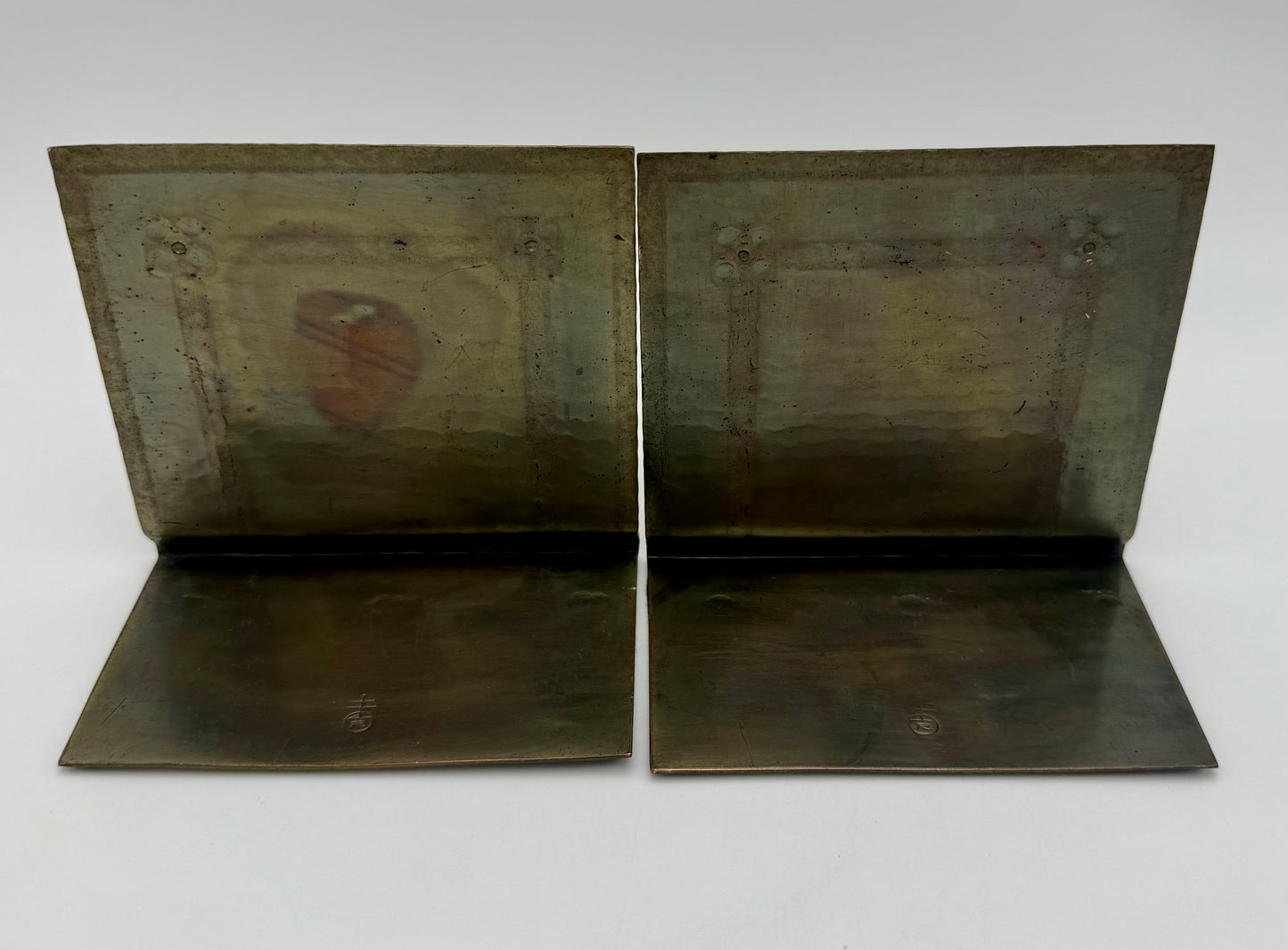 ANTIQUE ARTS & CRAFTS HAMMERED BRASS BOOKENDS • FLORAL & BRAIDED BORDER • HB MAKER’S MARK • CIRCA 1905–1920