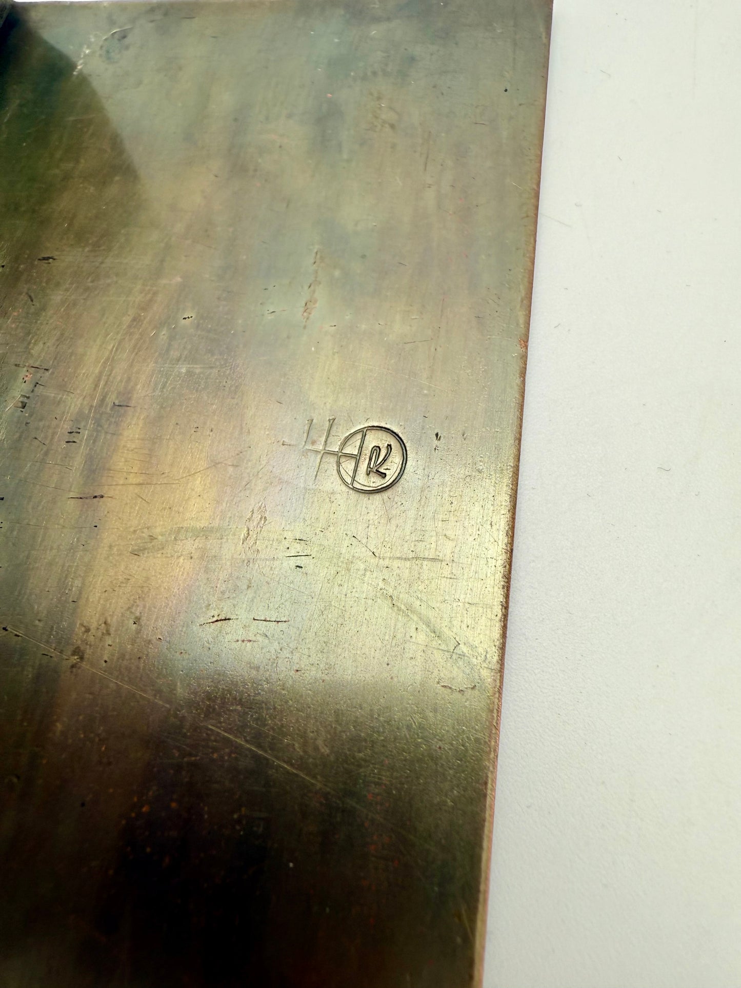 ANTIQUE ARTS & CRAFTS HAMMERED BRASS BOOKENDS • FLORAL & BRAIDED BORDER • HB MAKER’S MARK • CIRCA 1905–1920