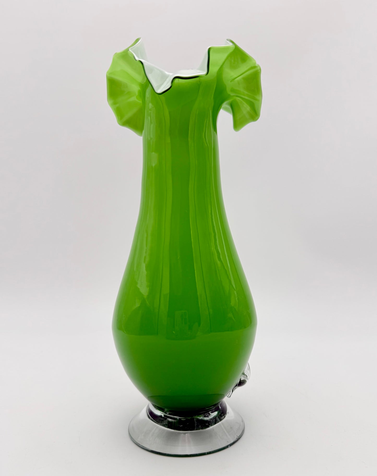 VINTAGE MURANO-STYLE GREEN ART GLASS VASE WITH APPLIED FLORAL DESIGN – 9.5” HAND-BLOWN STUDIO GLASS
