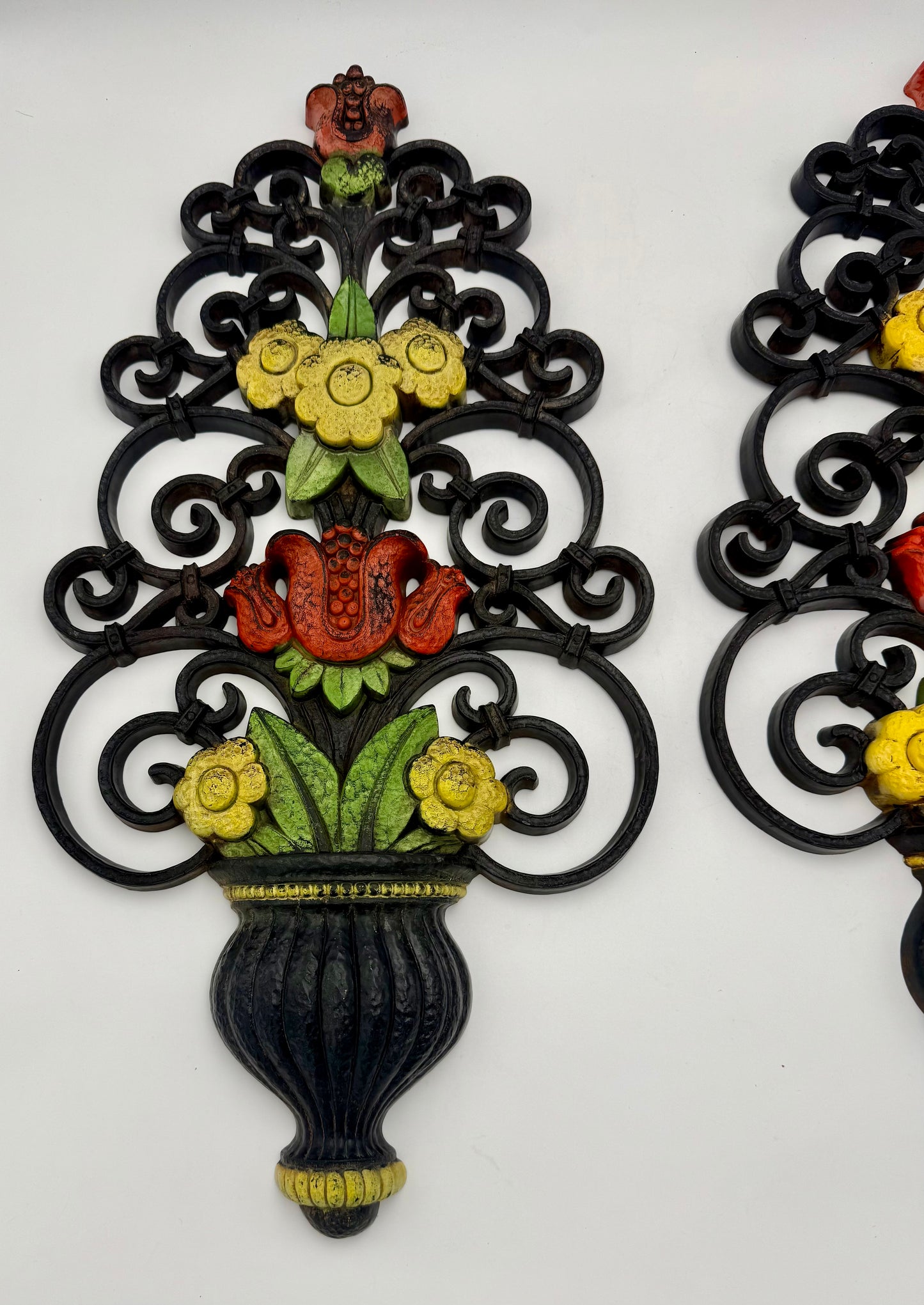 LARGE VINTAGE SYROCO FLORAL WALL PLAQUES PAIR 25 INCH MID CENTURY FOLK ART URN DESIGN