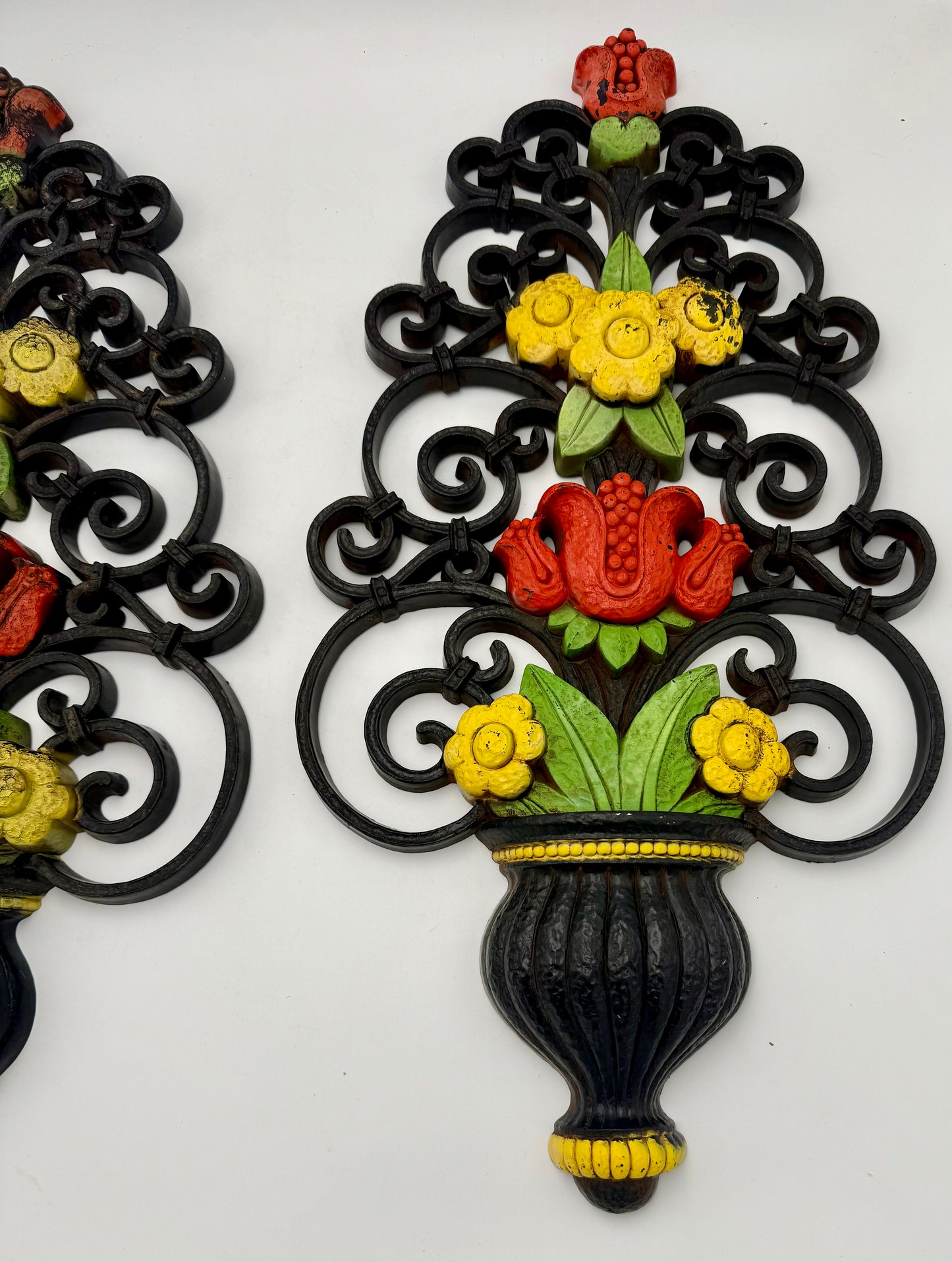 LARGE VINTAGE SYROCO FLORAL WALL PLAQUES PAIR 25 INCH MID CENTURY FOLK ART URN DESIGN