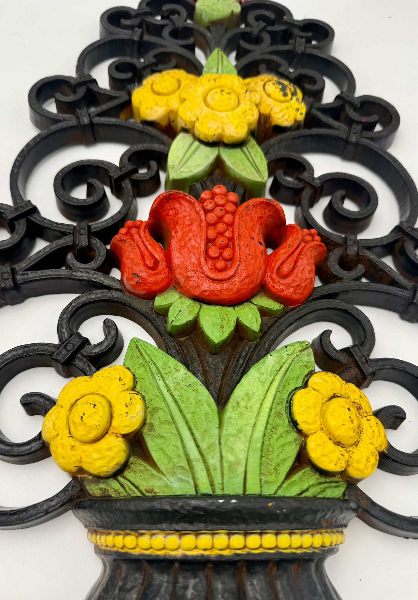 LARGE VINTAGE SYROCO FLORAL WALL PLAQUES PAIR 25 INCH MID CENTURY FOLK ART URN DESIGN