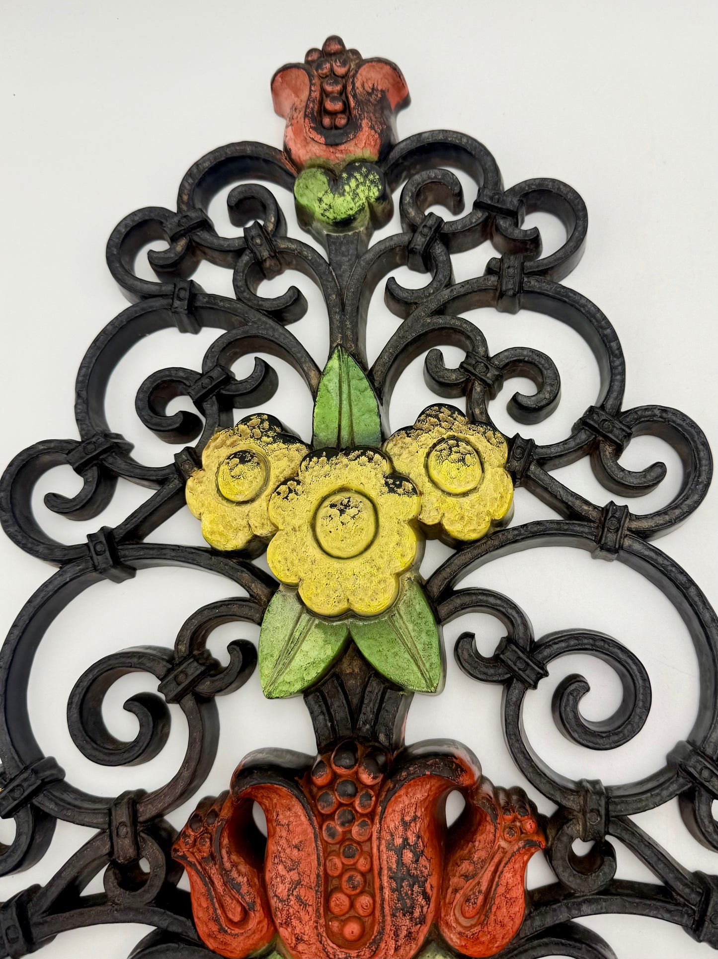 LARGE VINTAGE SYROCO FLORAL WALL PLAQUES PAIR 25 INCH MID CENTURY FOLK ART URN DESIGN