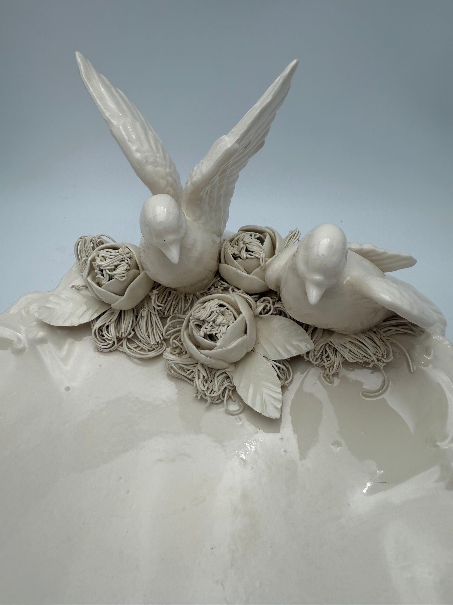 VINTAGE CAPODIMONTE STYLE PEDESTAL CENTERPIECE WITH THREE DOVES AND FLORAL SPAGHETTI PORCELAIN DETAILING