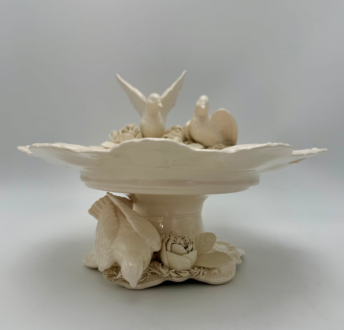 VINTAGE CAPODIMONTE STYLE PEDESTAL CENTERPIECE WITH THREE DOVES AND FLORAL SPAGHETTI PORCELAIN DETAILING