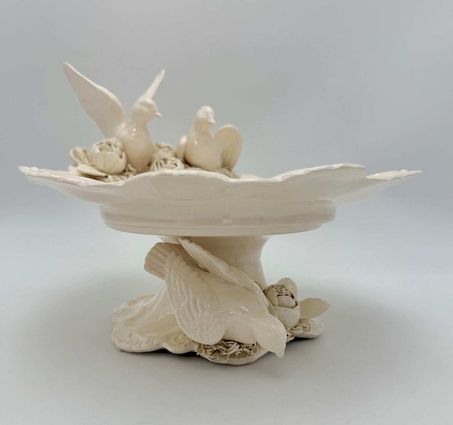 VINTAGE CAPODIMONTE STYLE PEDESTAL CENTERPIECE WITH THREE DOVES AND FLORAL SPAGHETTI PORCELAIN DETAILING