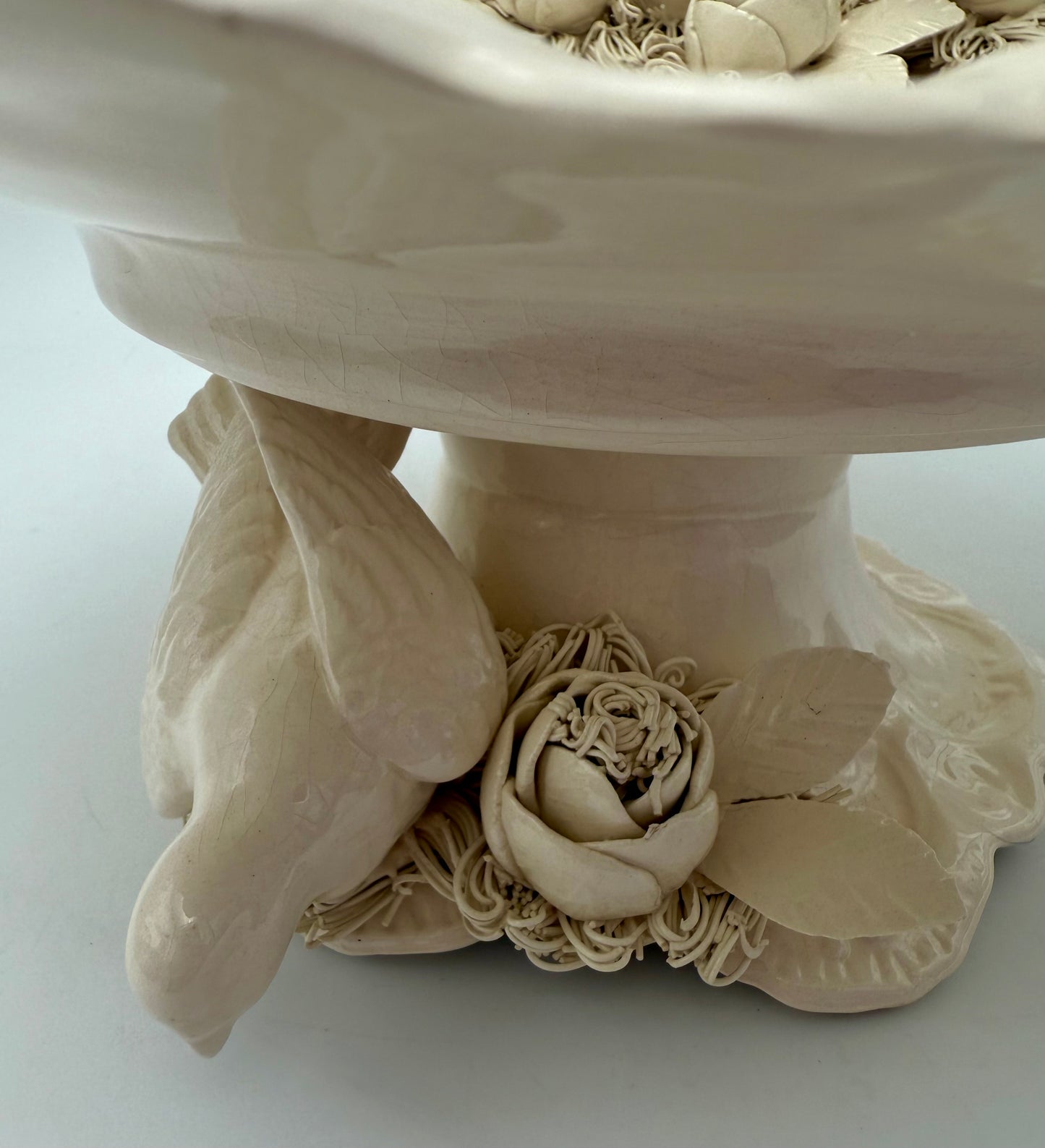 VINTAGE CAPODIMONTE STYLE PEDESTAL CENTERPIECE WITH THREE DOVES AND FLORAL SPAGHETTI PORCELAIN DETAILING