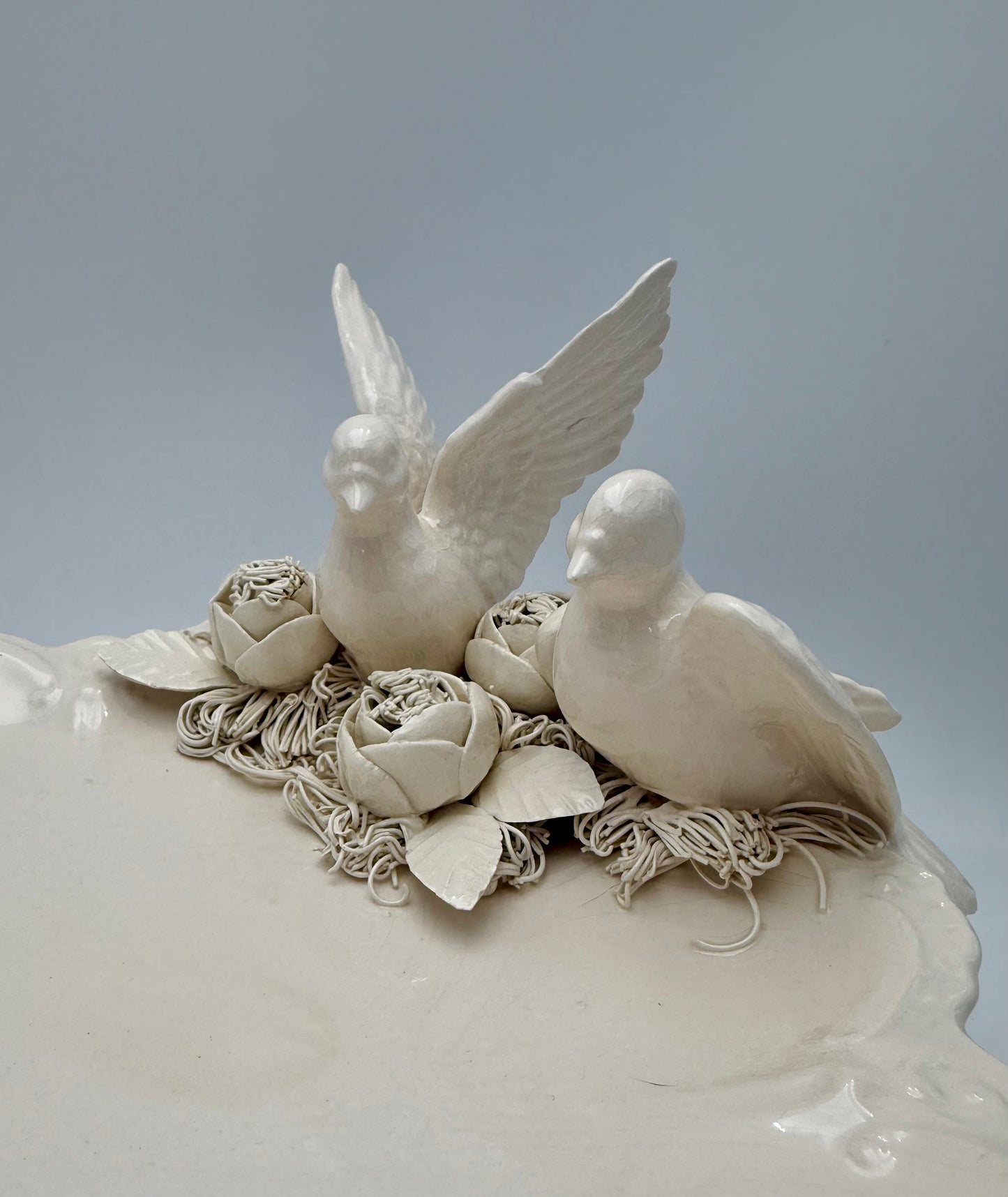 VINTAGE CAPODIMONTE STYLE PEDESTAL CENTERPIECE WITH THREE DOVES AND FLORAL SPAGHETTI PORCELAIN DETAILING