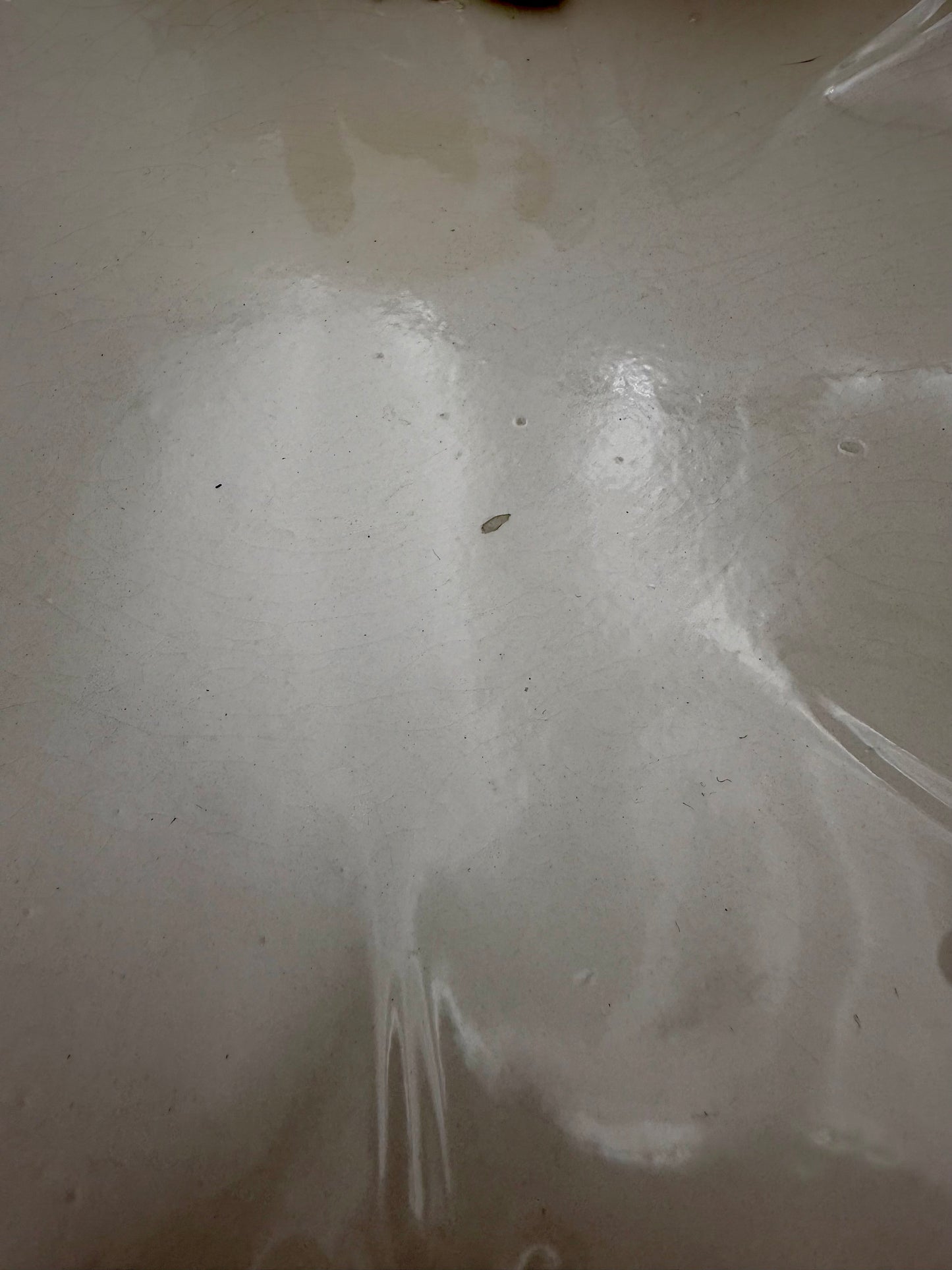 VINTAGE CAPODIMONTE STYLE PEDESTAL CENTERPIECE WITH THREE DOVES AND FLORAL SPAGHETTI PORCELAIN DETAILING