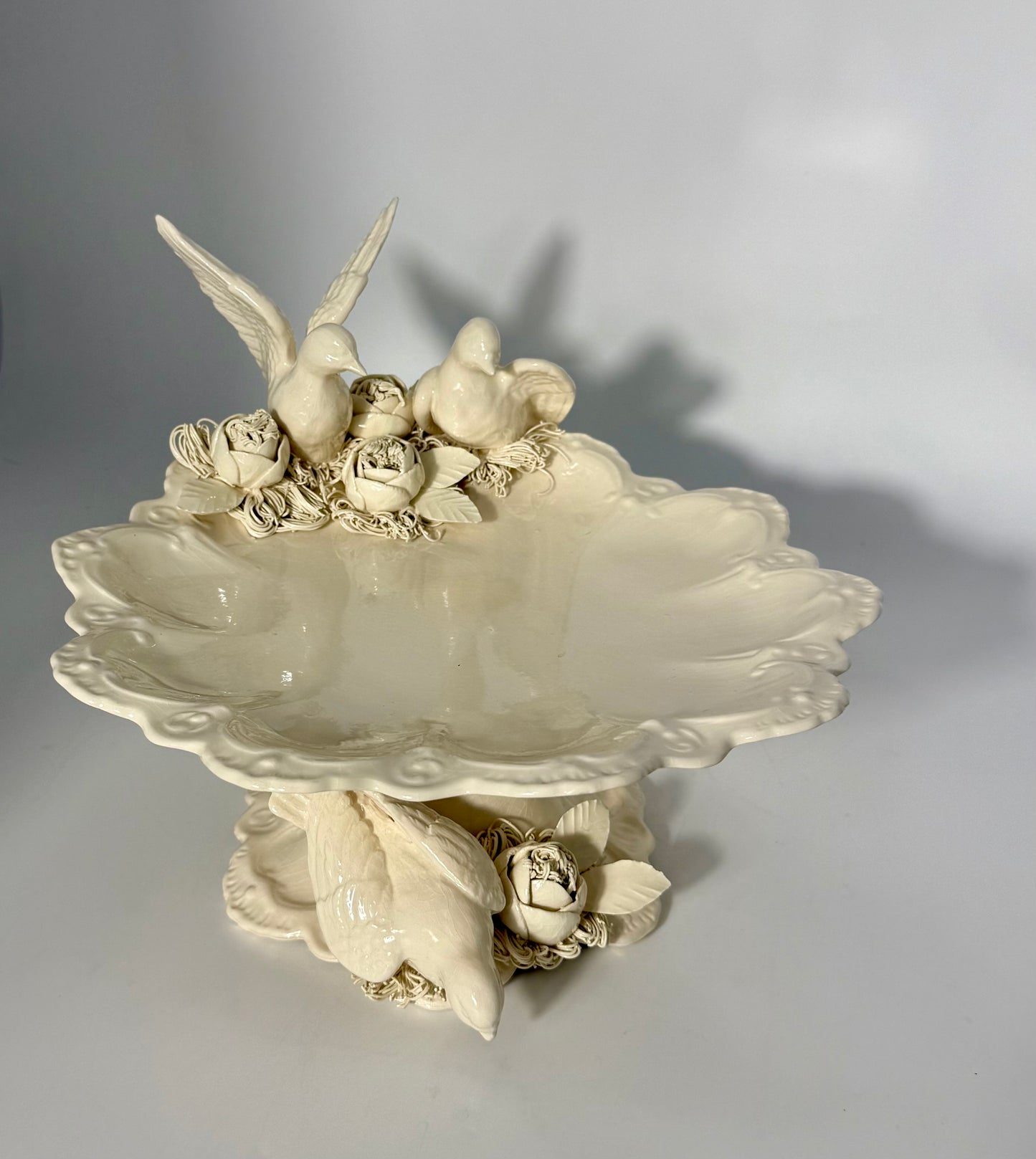 VINTAGE CAPODIMONTE STYLE PEDESTAL CENTERPIECE WITH THREE DOVES AND FLORAL SPAGHETTI PORCELAIN DETAILING