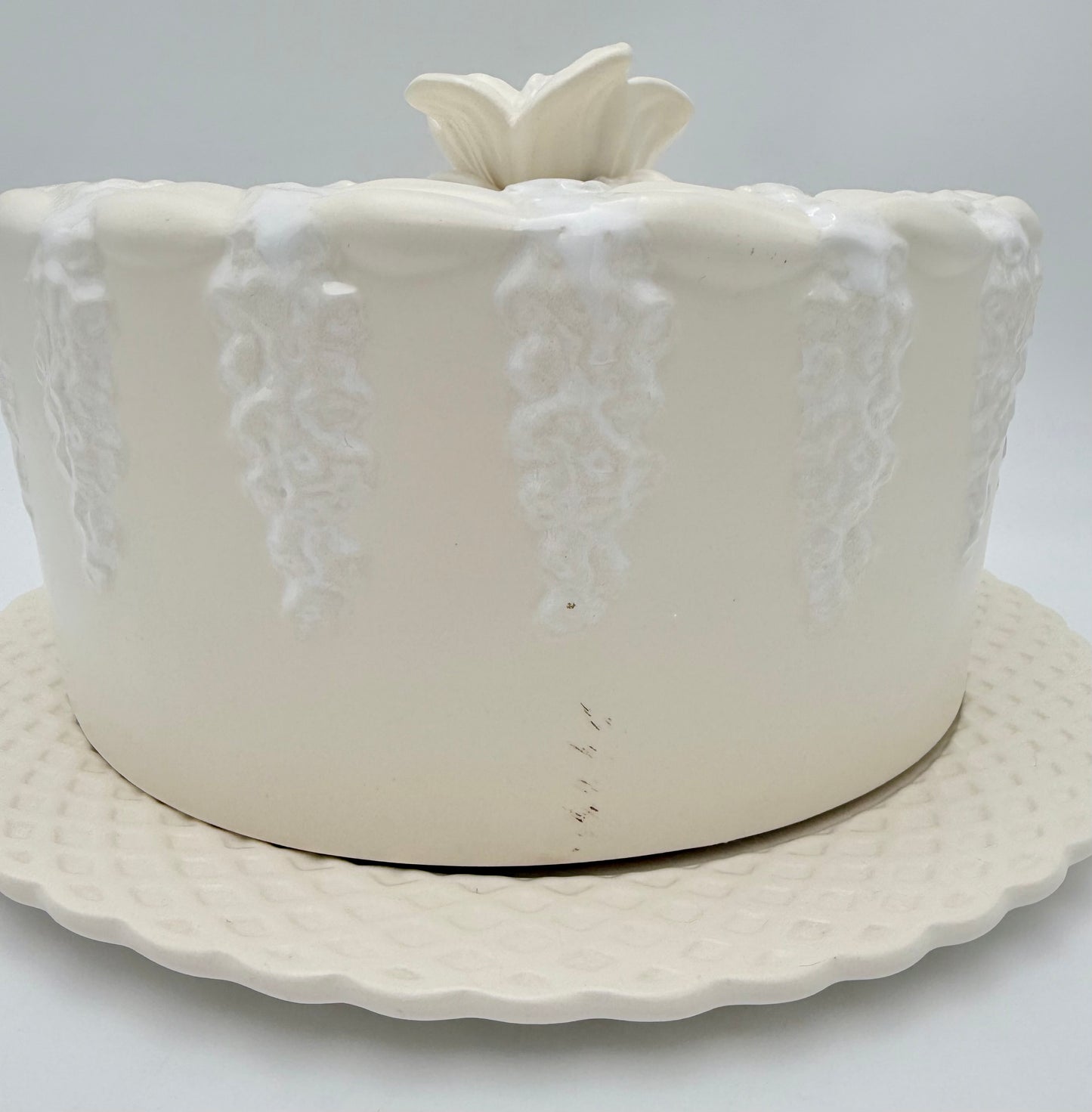 VINTAGE PORTUGUESE EARTHENWARE COVERED DOME WITH MATCHING PLATE – CREAM & WHITE FLORAL RELIEF – 12.5”