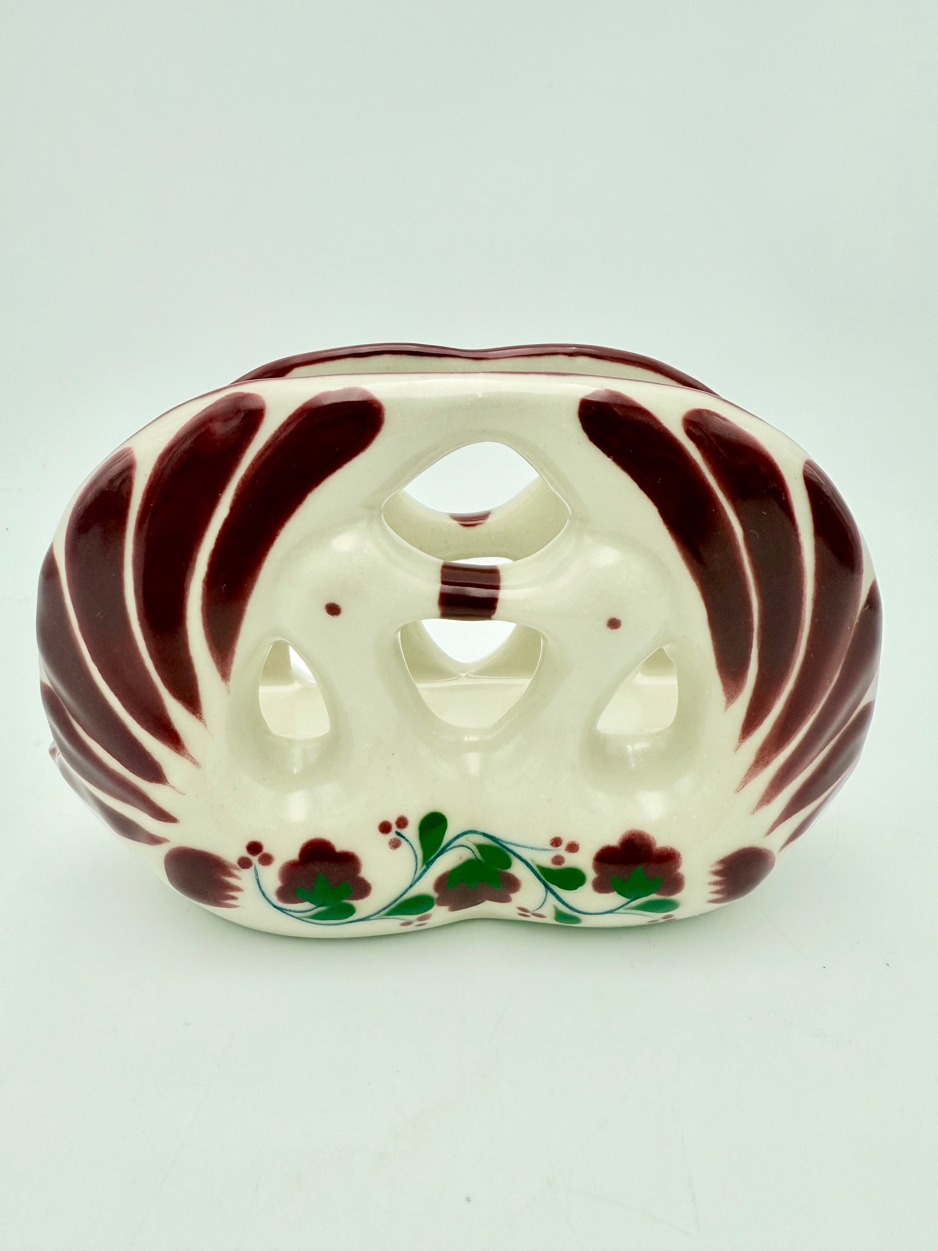 VINTAGE PORTUGUESE HAND-PAINTED CERAMIC NAPKIN HOLDER – SIGNED “CZ KILDOS” – FLORAL BURGUNDY & GREEN – 1960s–1980s
