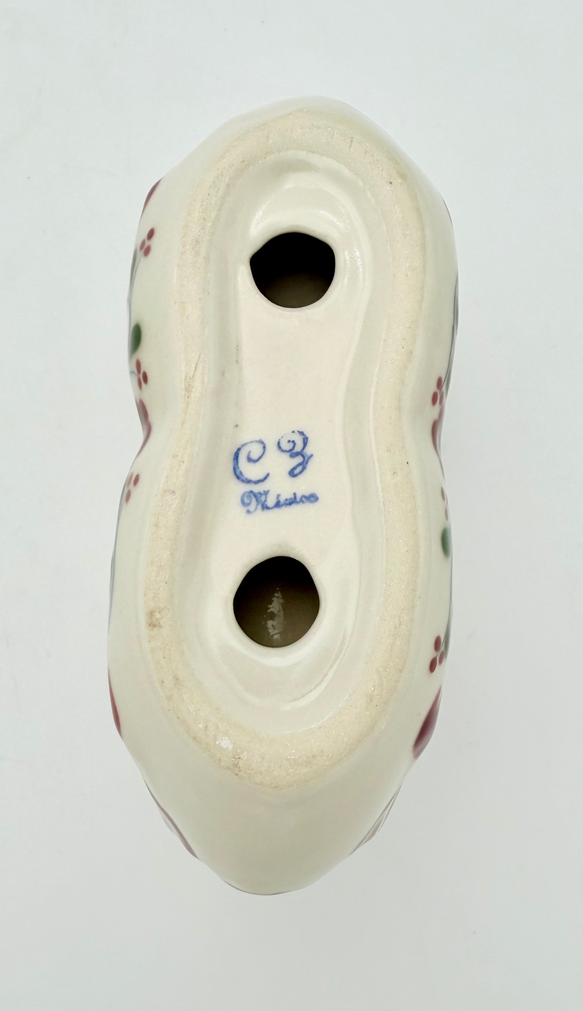 VINTAGE PORTUGUESE HAND-PAINTED CERAMIC NAPKIN HOLDER – SIGNED “CZ KILDOS” – FLORAL BURGUNDY & GREEN – 1960s–1980s
