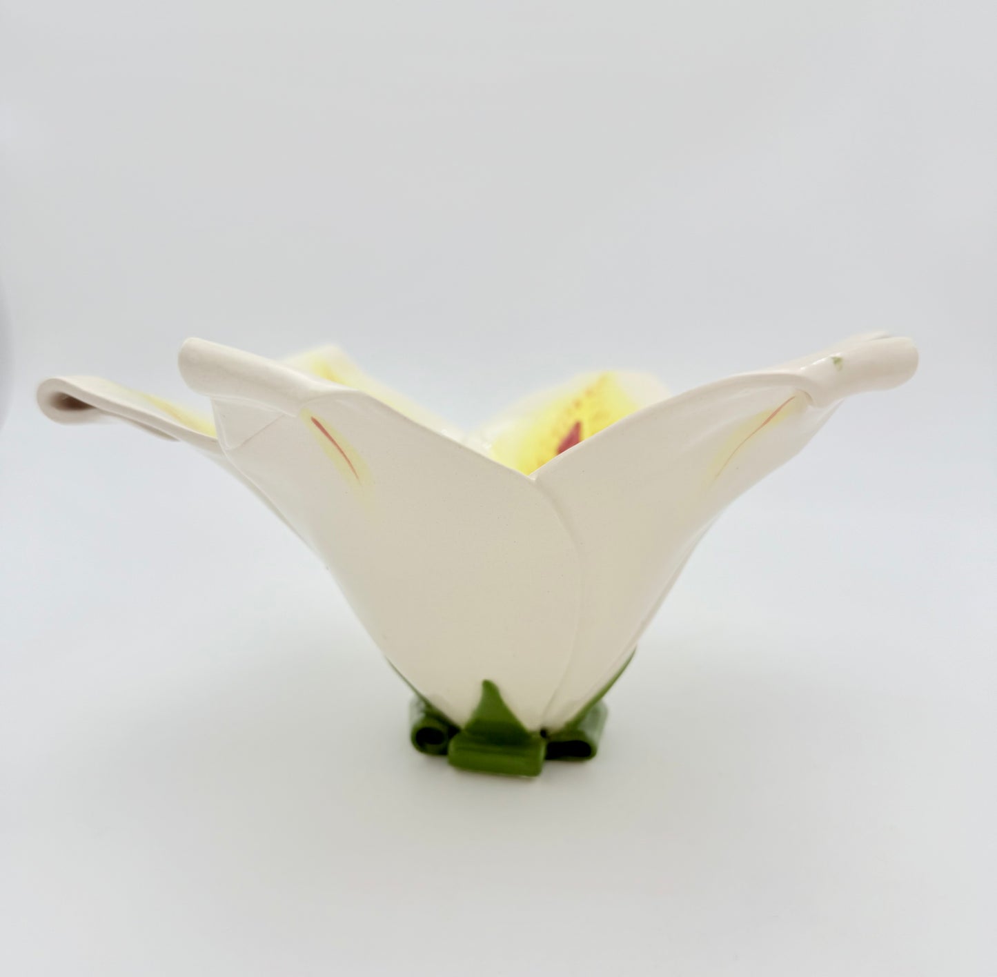 MUSTARDSEED & MOONSHINE HANDMADE CERAMIC LILY BOWLS – PAIR