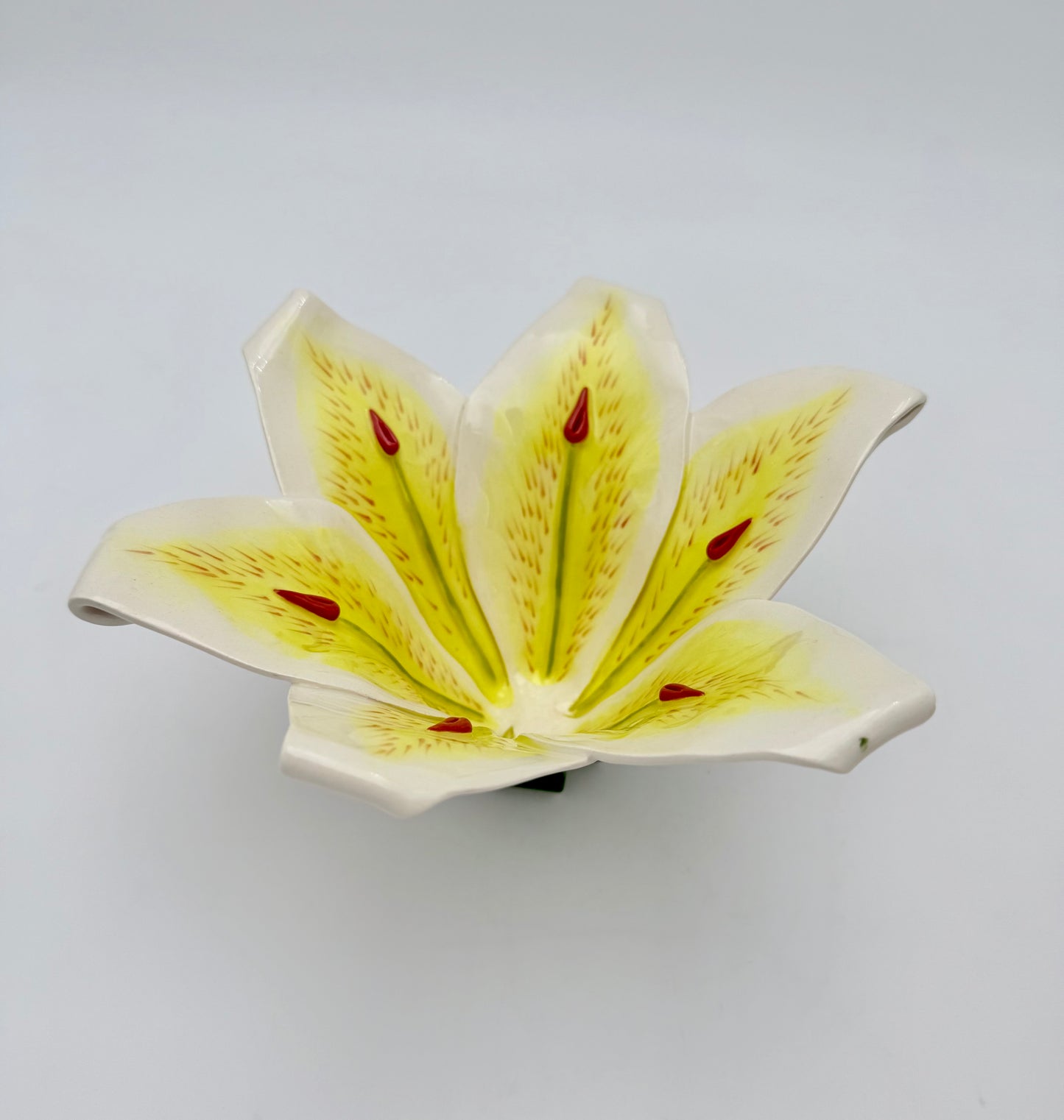 MUSTARDSEED & MOONSHINE HANDMADE CERAMIC LILY BOWLS – PAIR