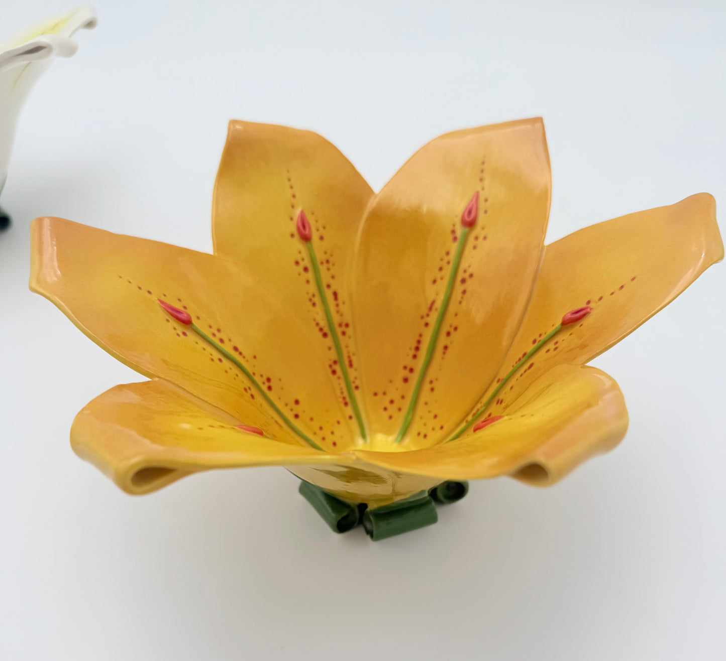MUSTARDSEED & MOONSHINE HANDMADE CERAMIC LILY BOWLS – PAIR