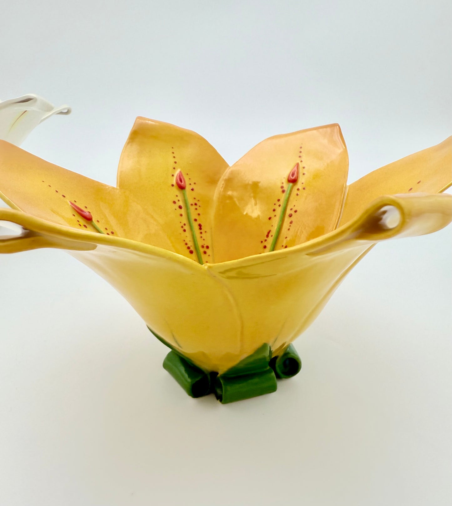 MUSTARDSEED & MOONSHINE HANDMADE CERAMIC LILY BOWLS – PAIR