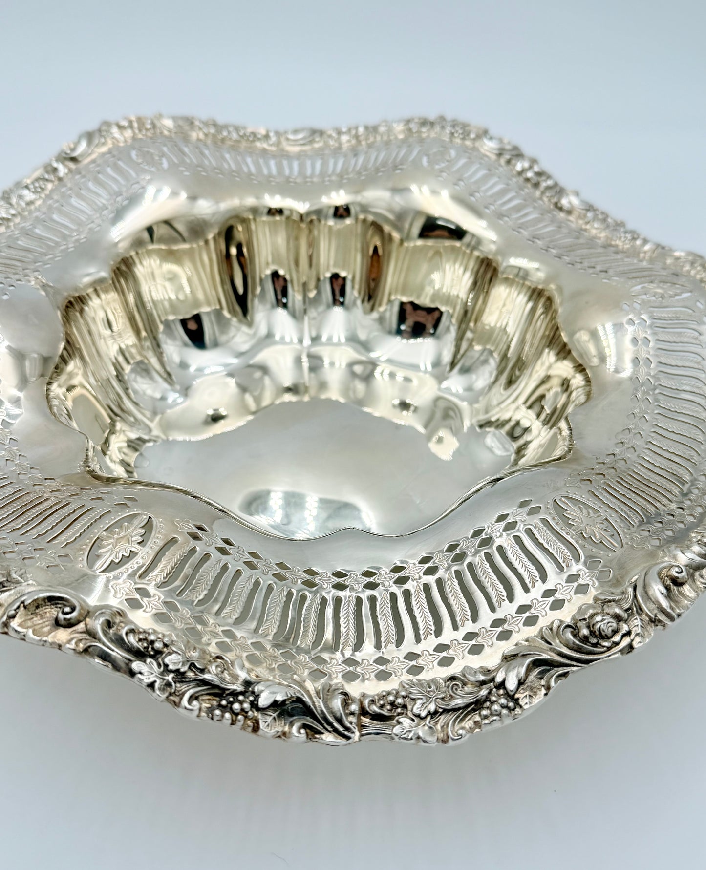 ANTIQUE E.G.WEBSTER SILVER PLATED ORNATE RUFFLE RIM BOWL, CIRCA LATE 1800s