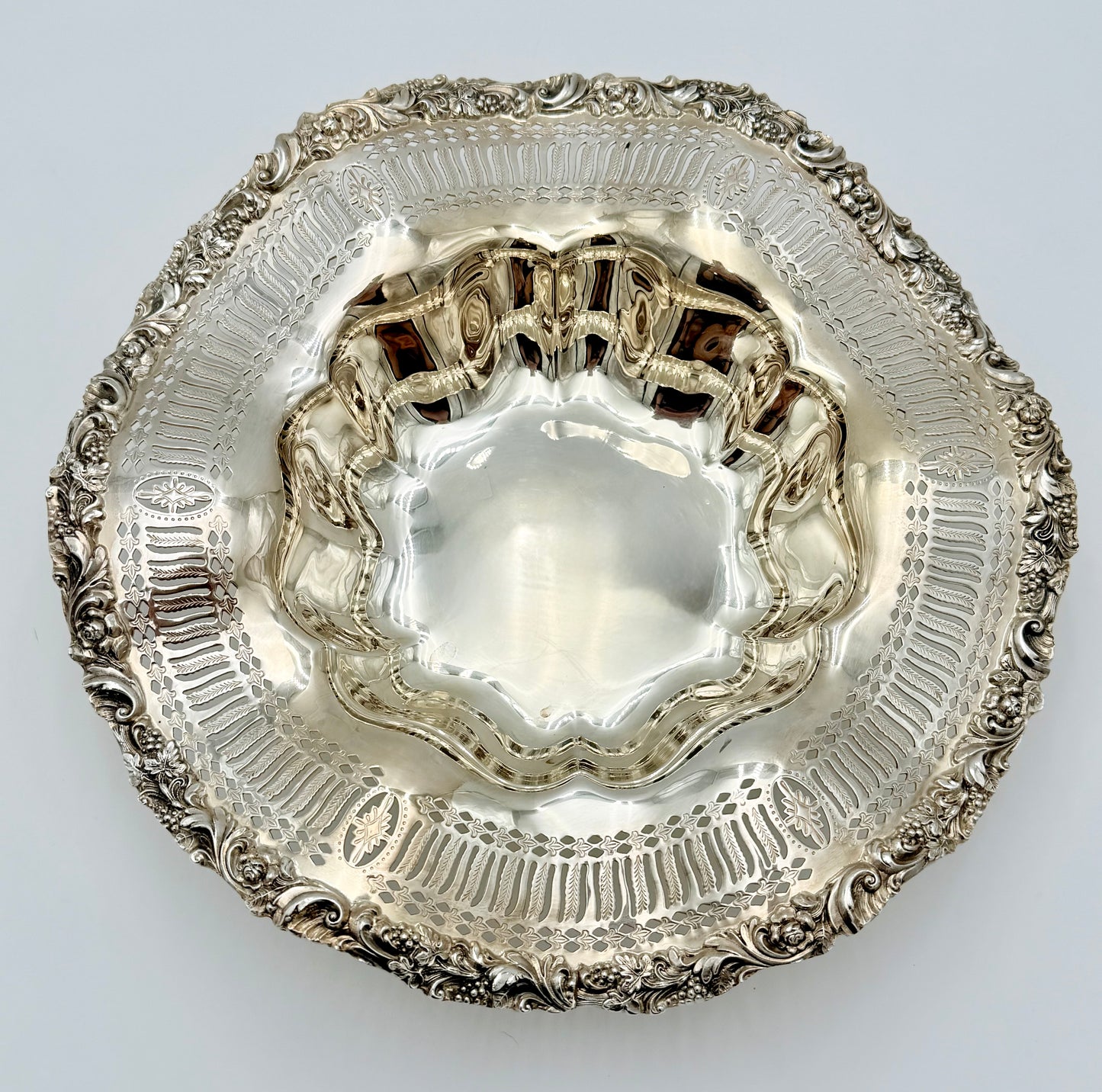 ANTIQUE E.G.WEBSTER SILVER PLATED ORNATE RUFFLE RIM BOWL, CIRCA LATE 1800s