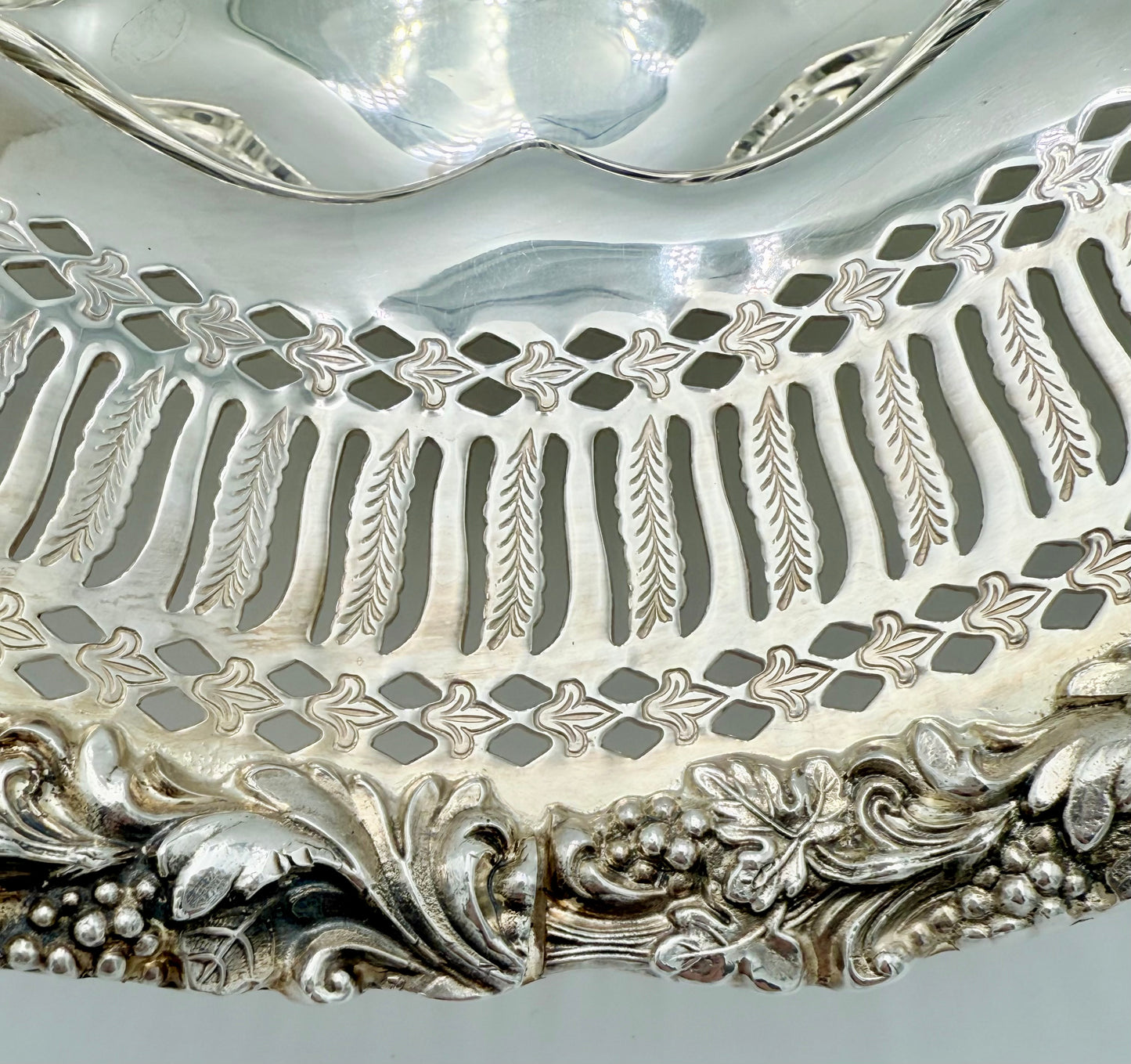 ANTIQUE E.G.WEBSTER SILVER PLATED ORNATE RUFFLE RIM BOWL, CIRCA LATE 1800s