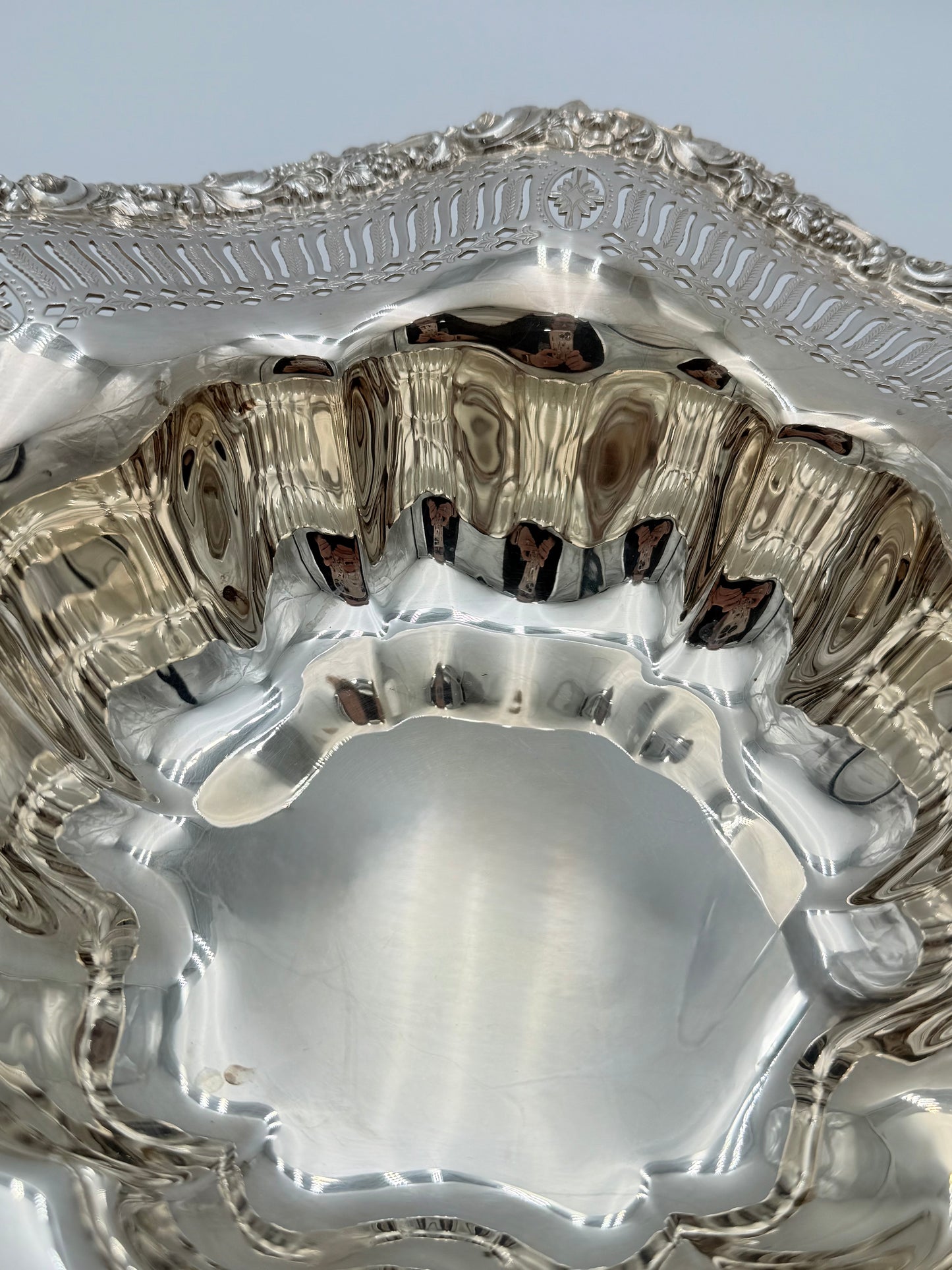 ANTIQUE E.G.WEBSTER SILVER PLATED ORNATE RUFFLE RIM BOWL, CIRCA LATE 1800s