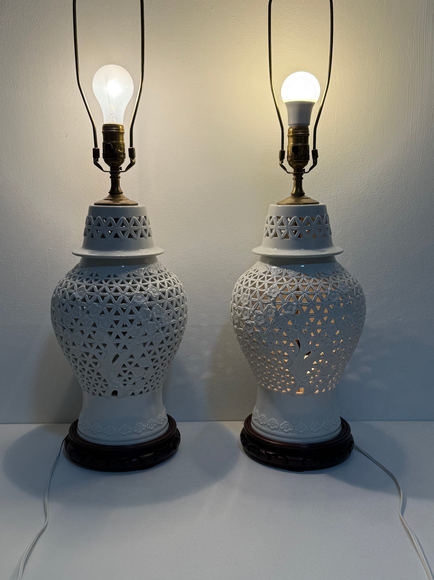 REFURBISHED VINTAGE PAIR OF BLANC DE CHINE TABLE LAMPS WITH 3 SETTINGS, 1950s