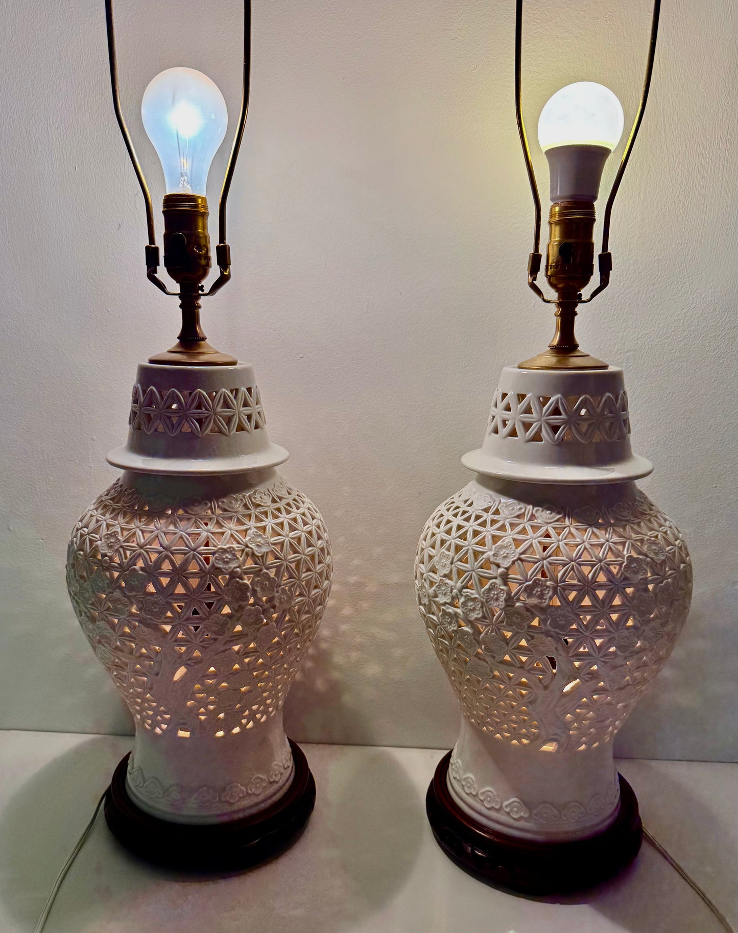 REFURBISHED VINTAGE PAIR OF BLANC DE CHINE TABLE LAMPS WITH 3 SETTINGS, 1950s