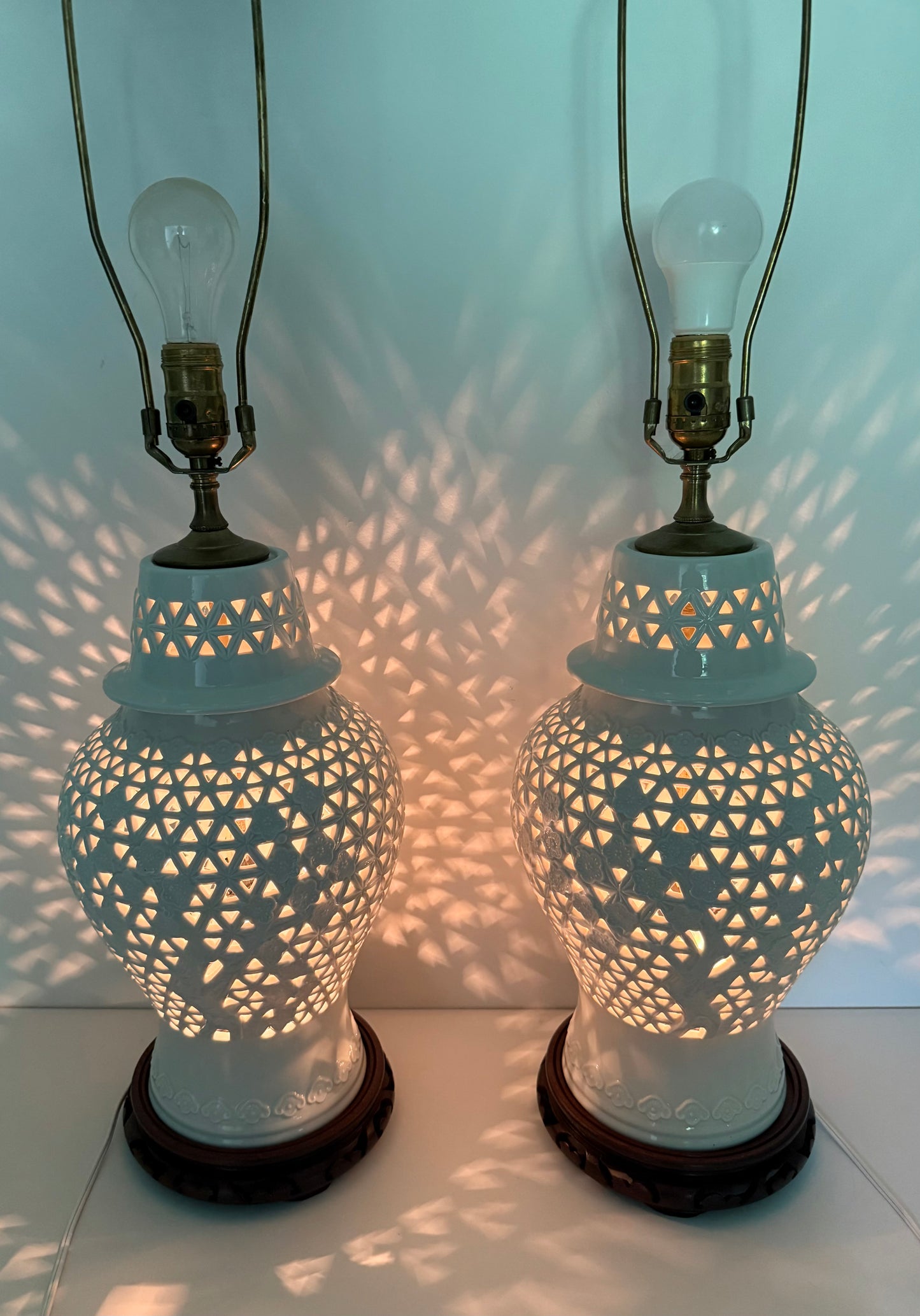 REFURBISHED VINTAGE PAIR OF BLANC DE CHINE TABLE LAMPS WITH 3 SETTINGS, 1950s