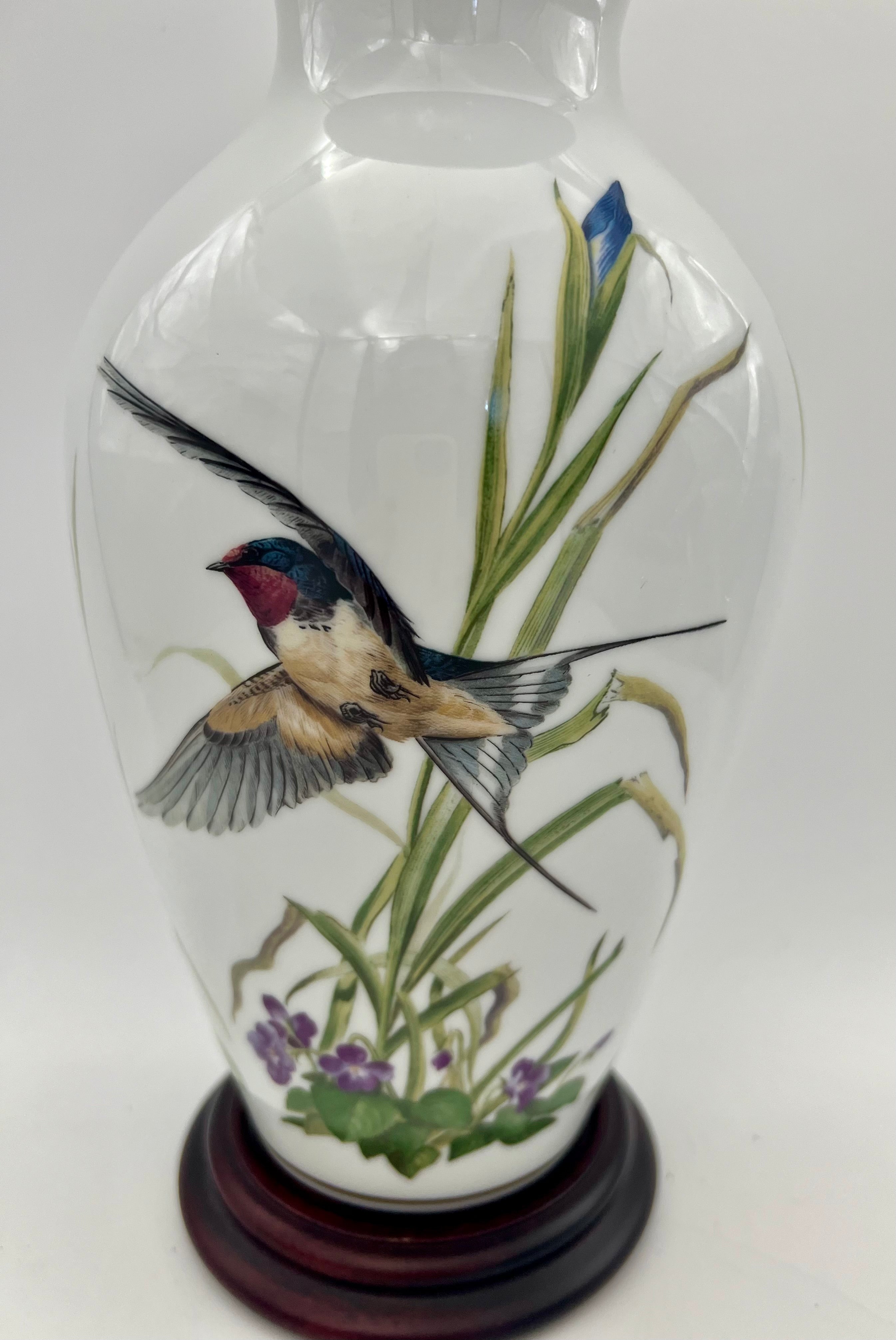THE MEADOWLAND BIRD VASE BY BASIL EDE – 1980 FRANKLIN PORCELAIN – LIMITED EDITION WITH ORIGINAL PAPERWORK & STAND