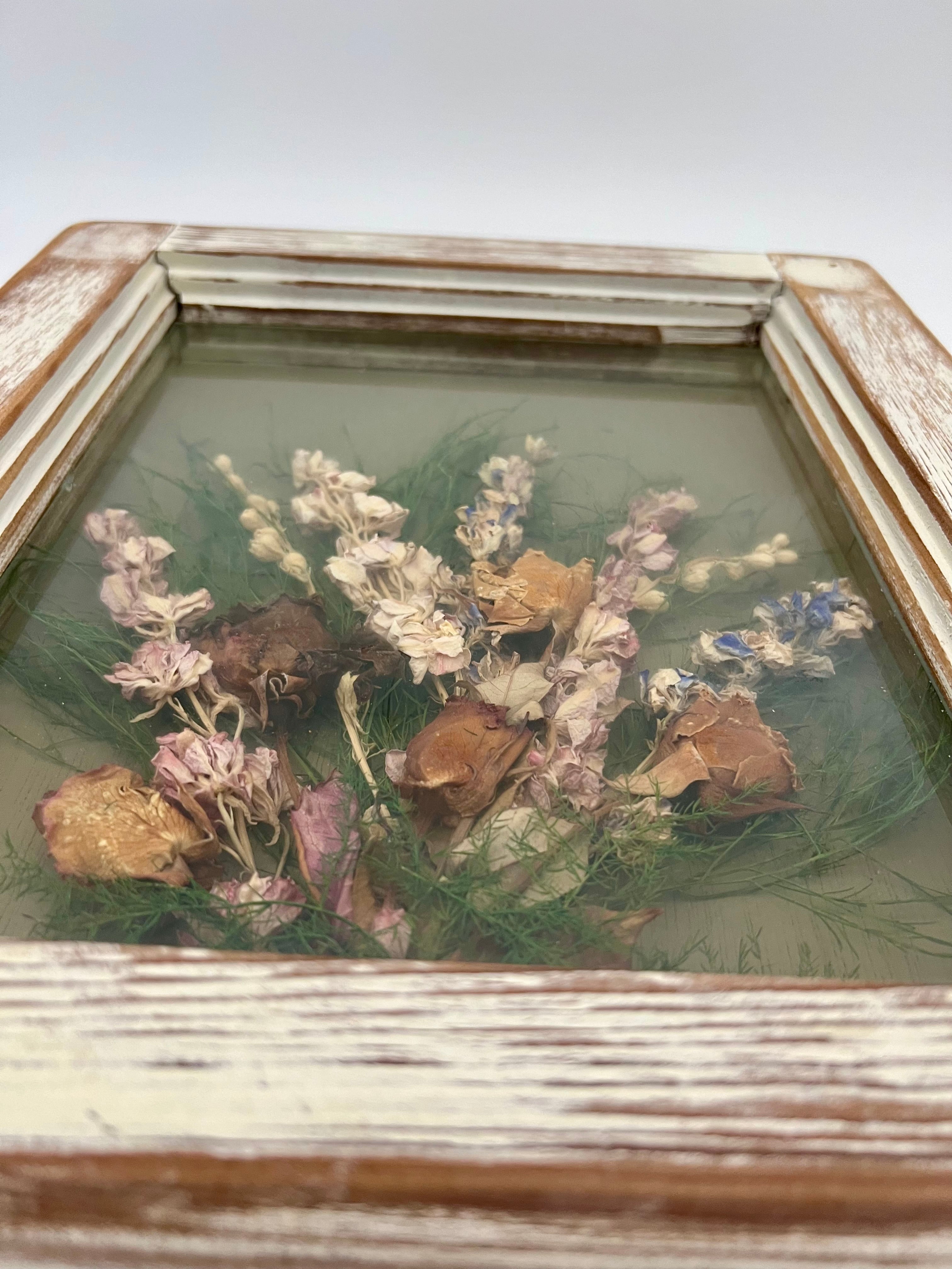 VINTAGE 1970s–1980s DRIED FLOWER SHADOW BOX WITH DISTRESSED WOOD FRAME