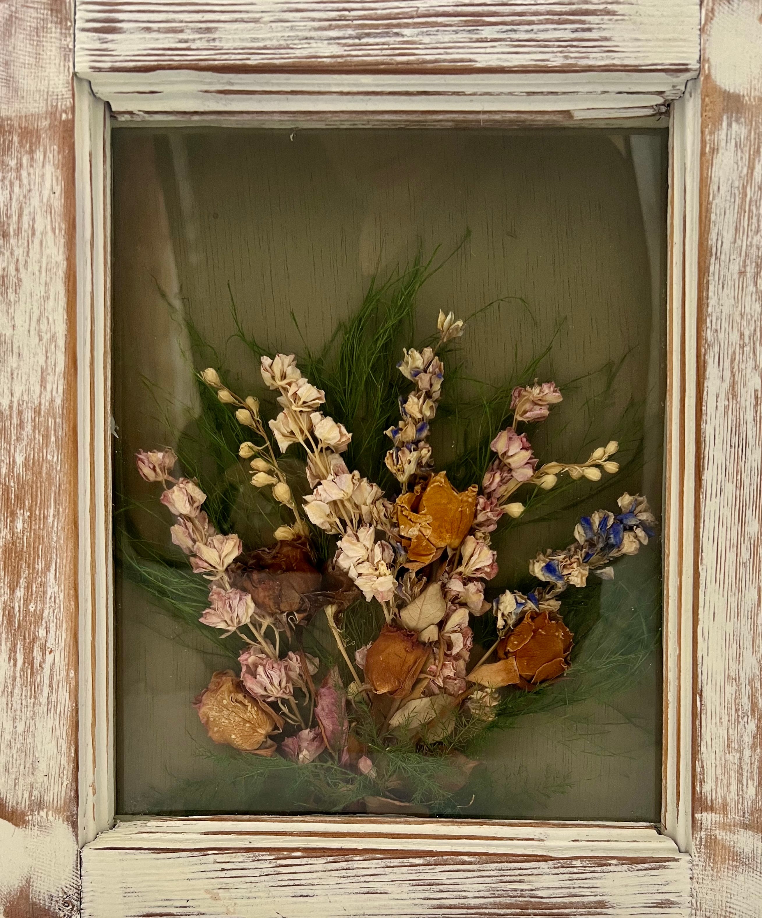 VINTAGE 1970s–1980s DRIED FLOWER SHADOW BOX WITH DISTRESSED WOOD FRAME