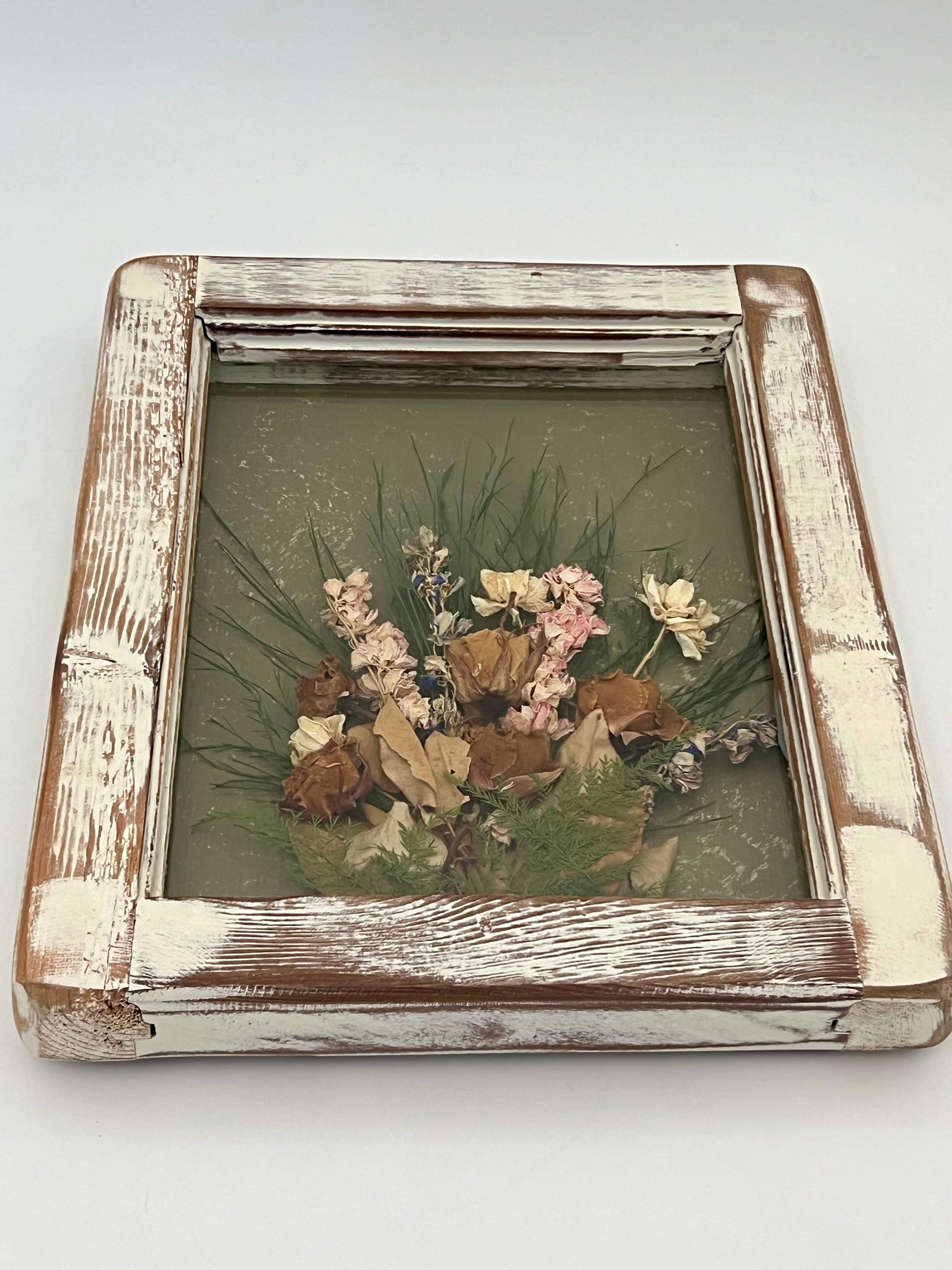 VINTAGE 1970s–1980s DRIED FLOWER SHADOW BOX IN DISTRESSED WOOD FRAME