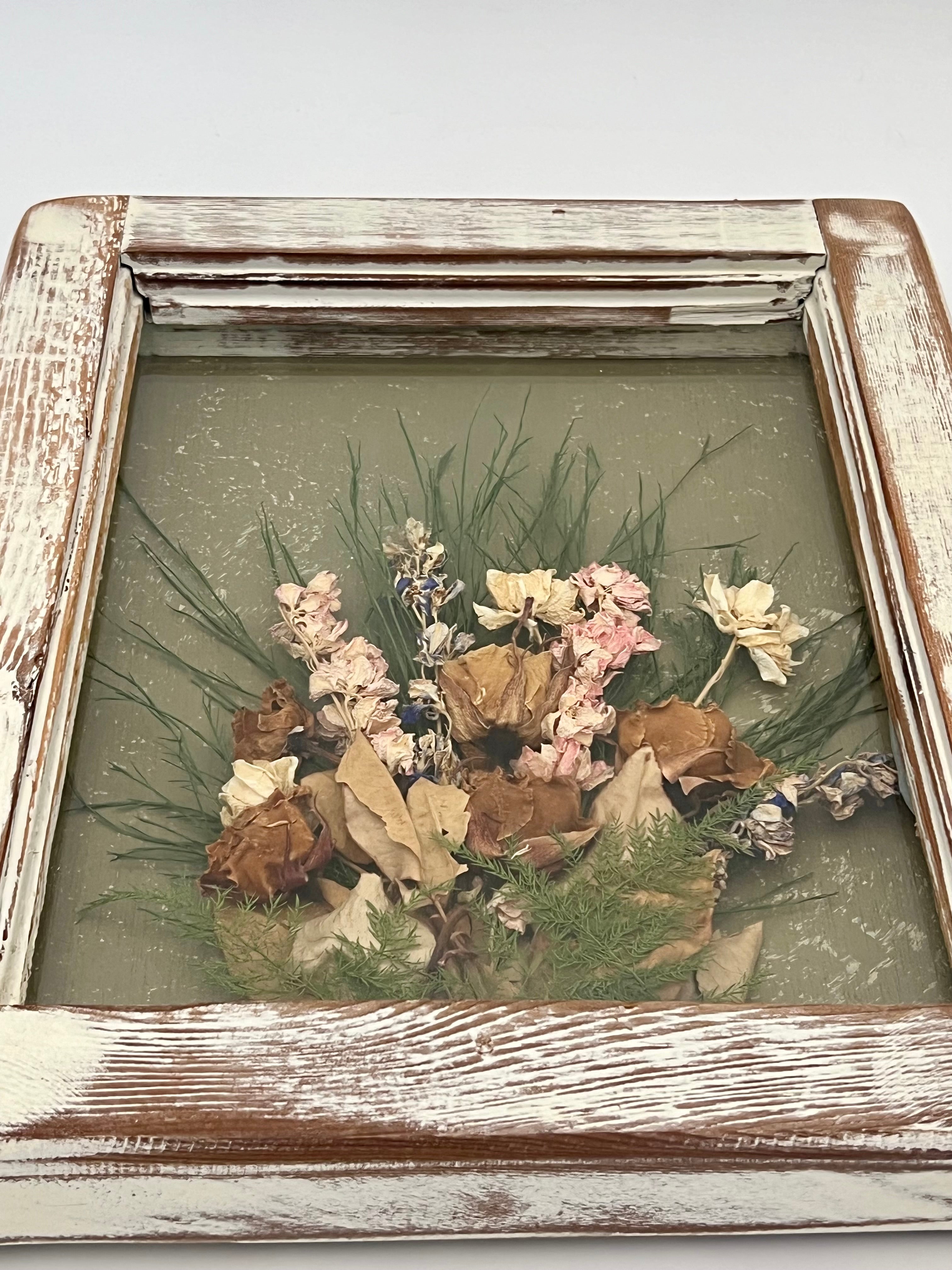 VINTAGE 1970s–1980s DRIED FLOWER SHADOW BOX IN DISTRESSED WOOD FRAME