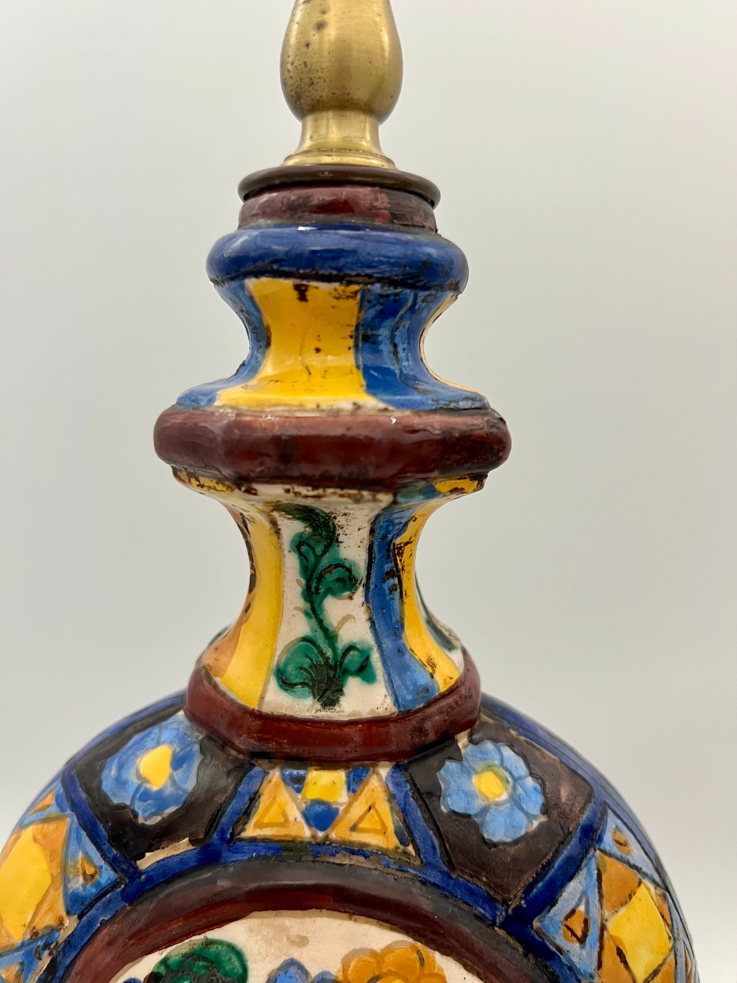 PAIR OF ANTIQUE ITALIAN MAJOLICA CERAMIC TABLE LAMPS