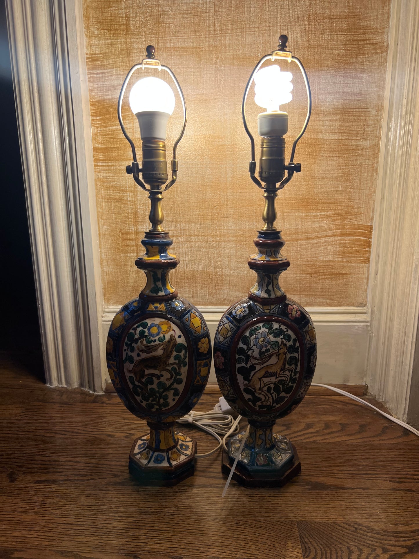 PAIR OF ANTIQUE ITALIAN MAJOLICA CERAMIC TABLE LAMPS